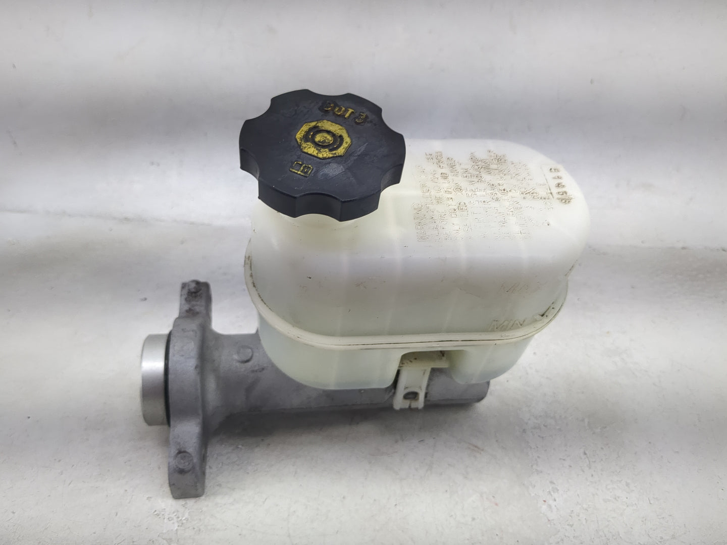 2015-2020 Gmc Yukon Brake Master Cylinder 1491089 - Oemusedautoparts1.com