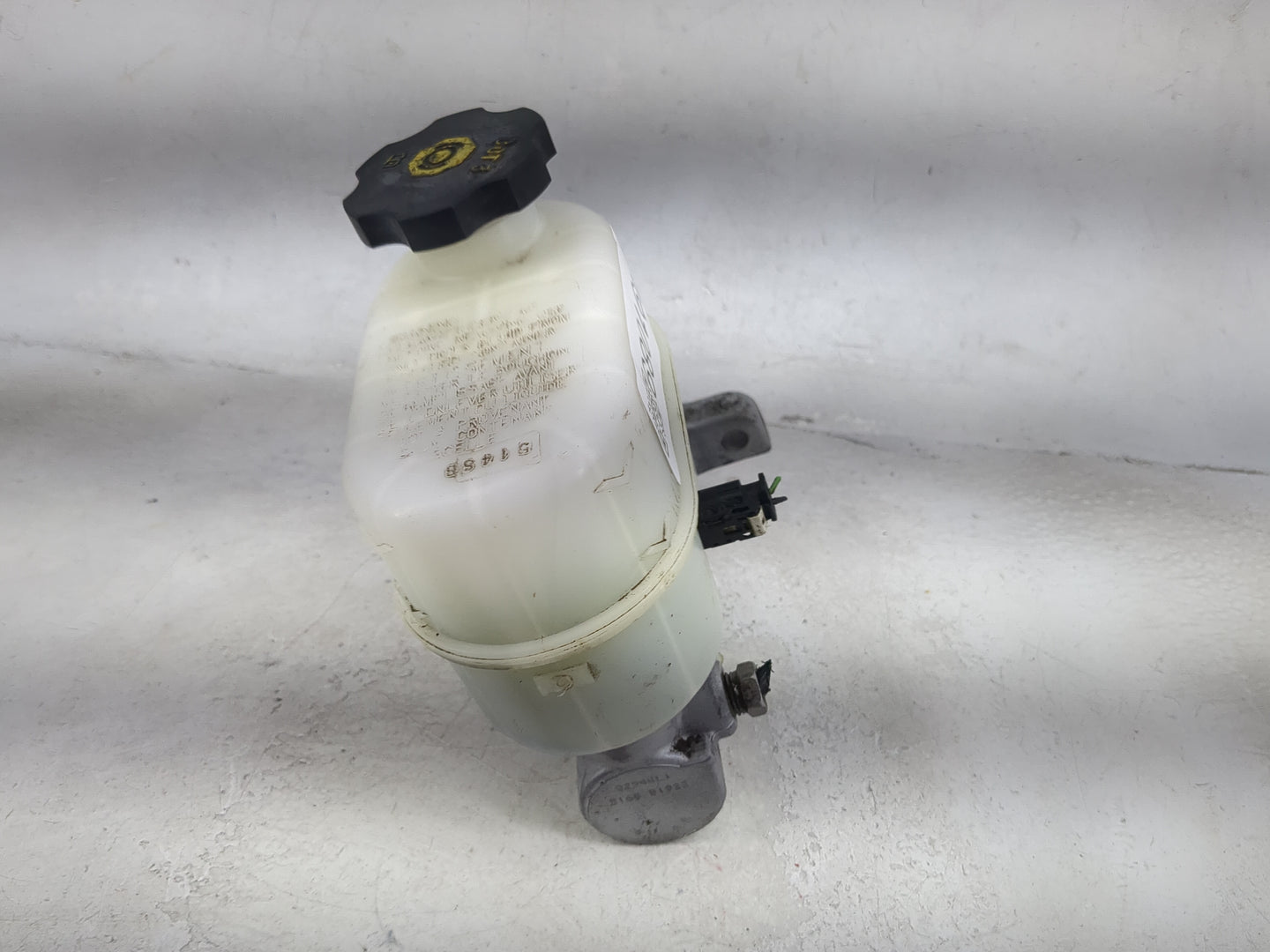 2015-2020 Gmc Yukon Brake Master Cylinder 1491089 - Oemusedautoparts1.com