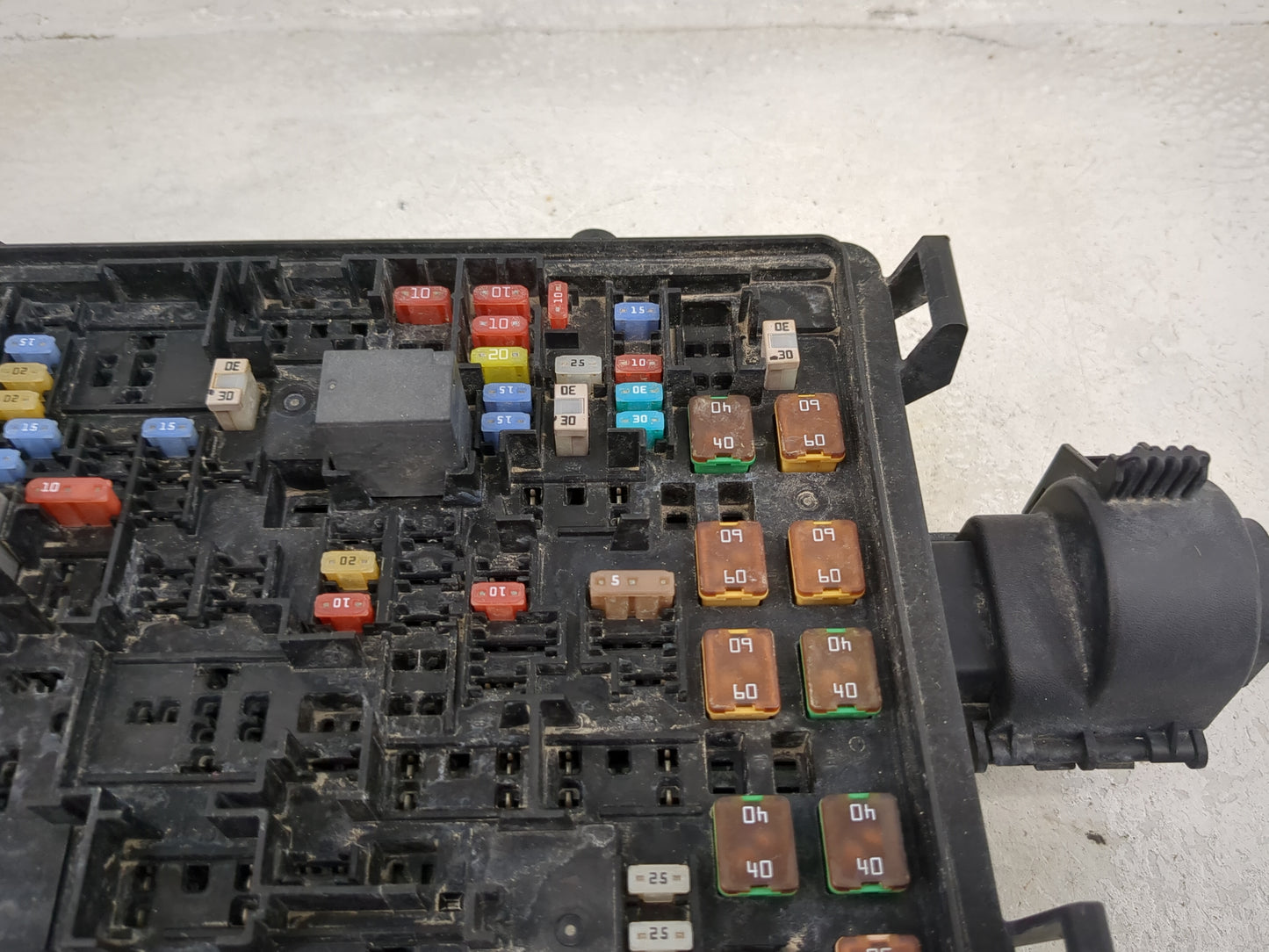 2015-2020 Gmc Yukon Fusebox Fuse Box Panel Relay Module P/N:84114437 8632S800603230 Fits Fits 2015 2016 2017 2018 2019 2020 