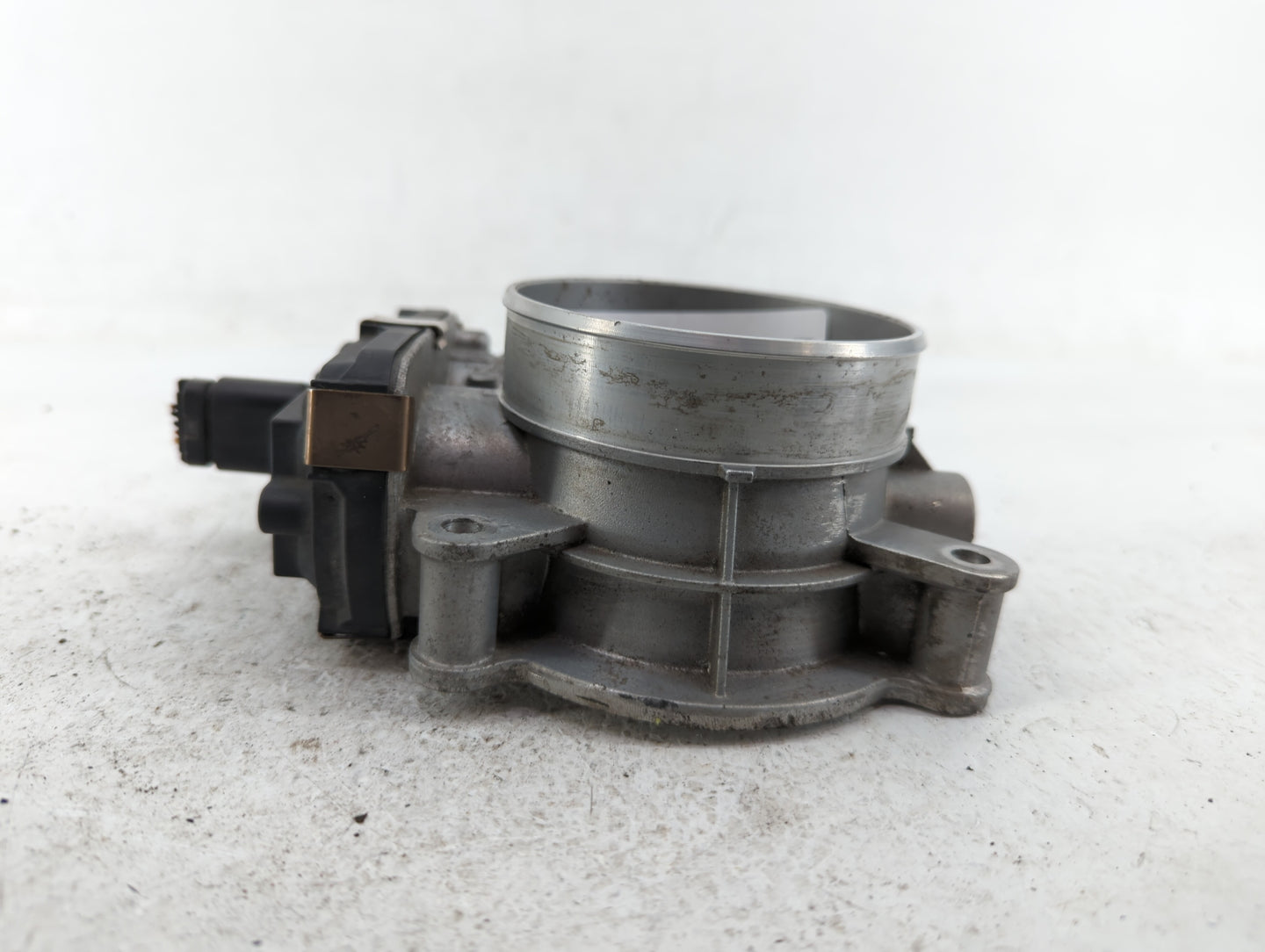 2015-2022 Gmc Yukon Throttle Body P/N:12617792 12678224 Fits Fits 2014 2015 2016 2017 2018 2019 2020 2021 2022 OEM Used Auto