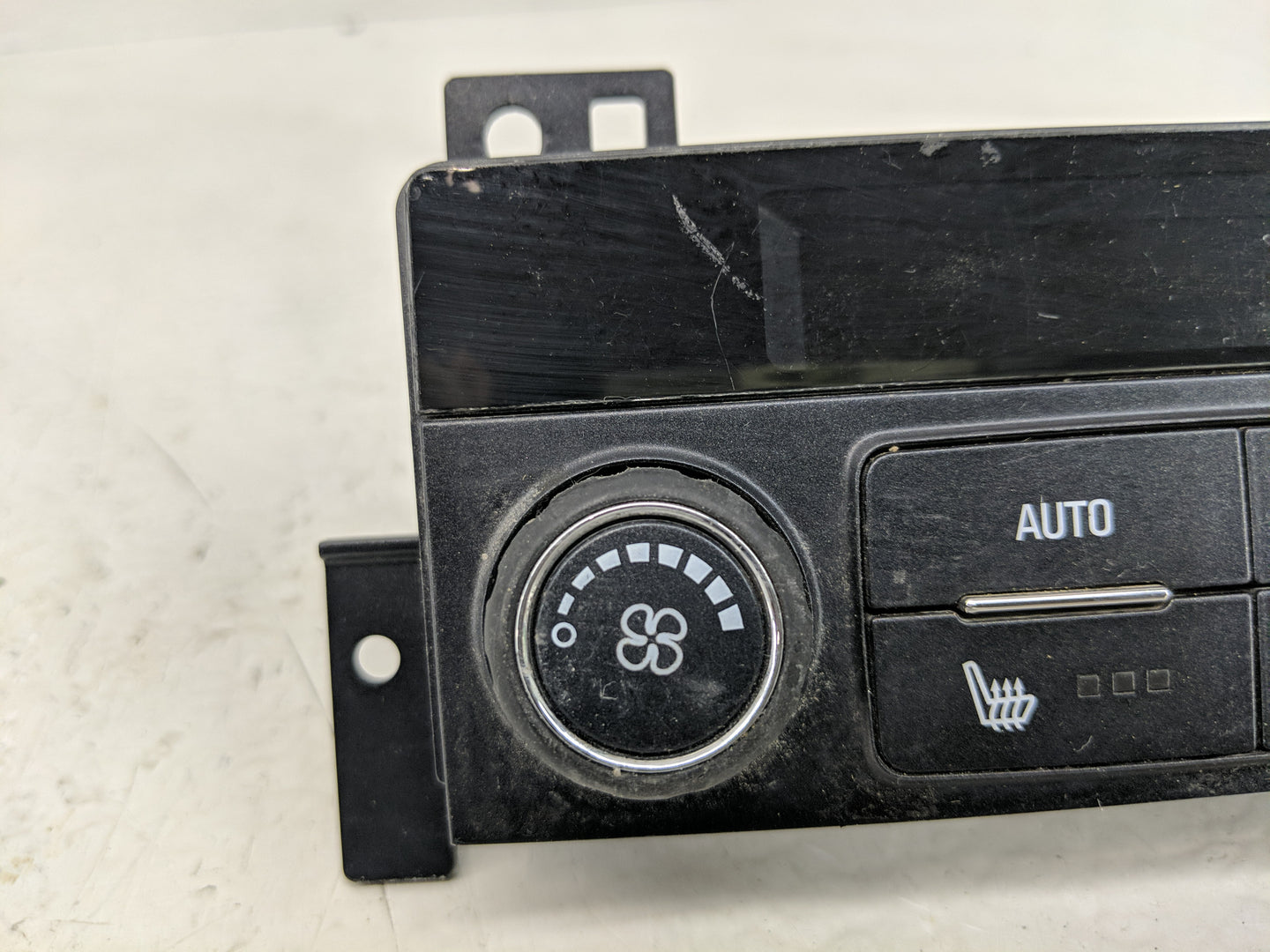 2015 Gmc Yukon Xl Climate Control Module Temperature AC/Heater Replacement P/N:20929717 Fits OEM Used Auto Parts - Oemusedau