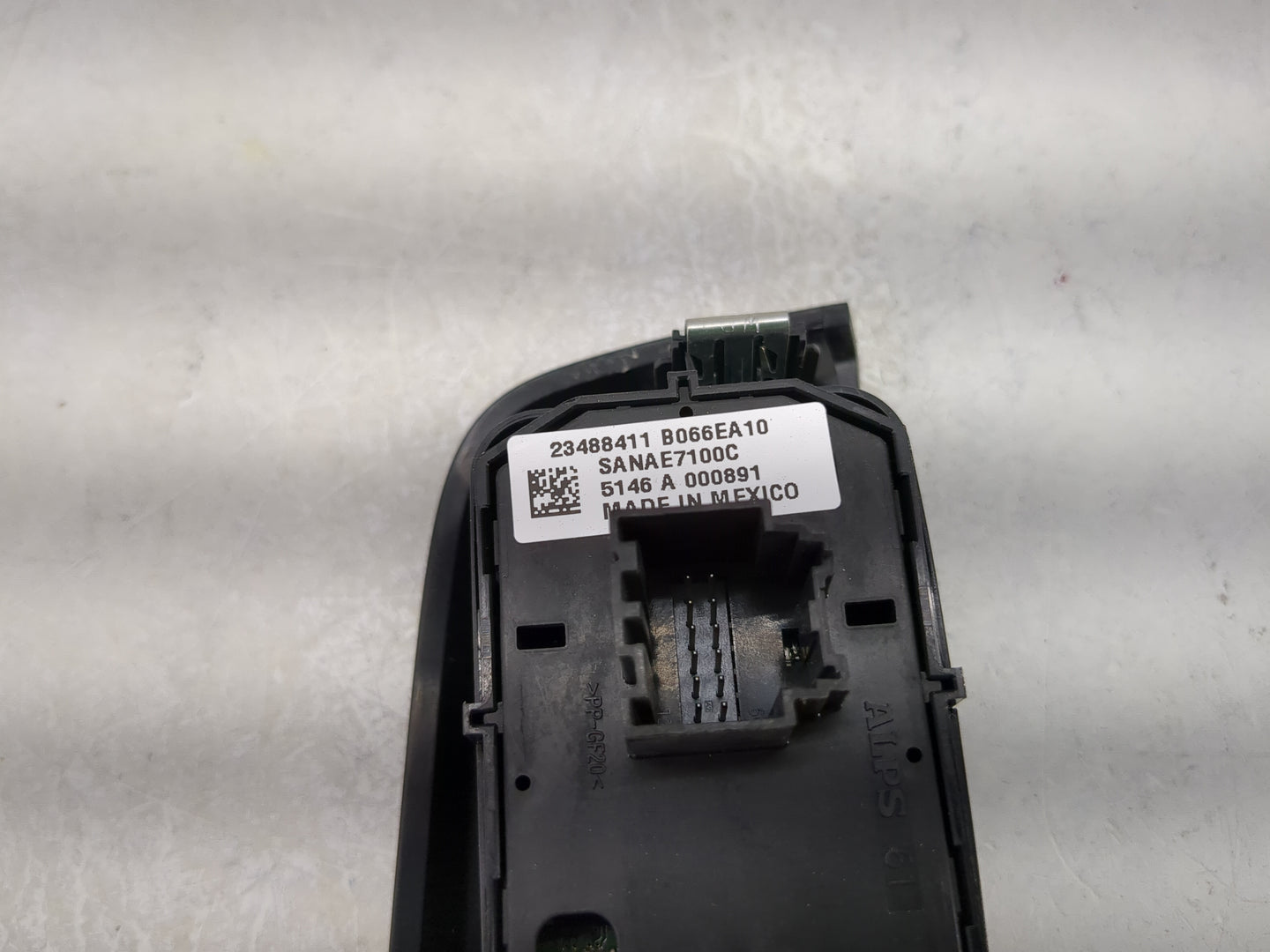 2015 Gmc Yukon Xl 1500 Master Power Window Switch Replacement Driver Side Left P/N:B066EA10 23488411 Fits OEM Used Auto Part