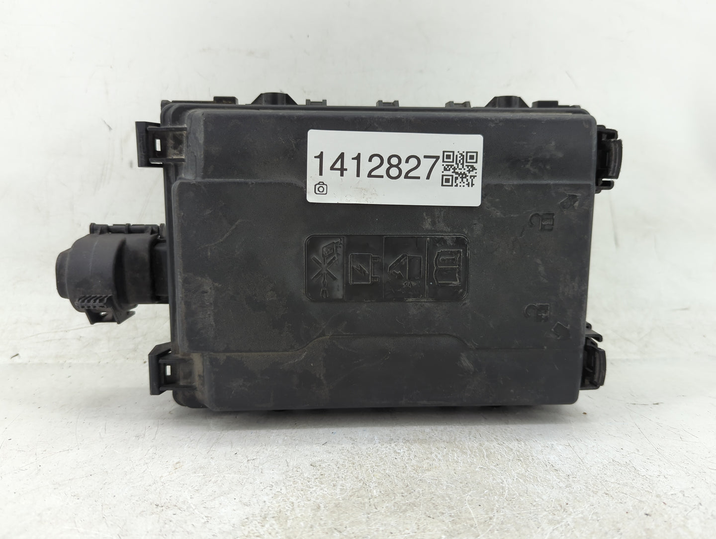 2015 Gmc Yukon Xl 1500 Fusebox Fuse Box Panel Relay Module P/N:23227061 Fits Fits 2016 2017 2018 2019 2020 OEM Used Auto Par