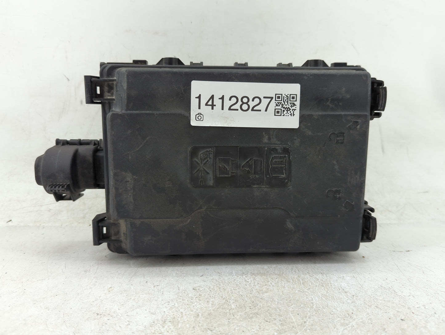 2015 Gmc Yukon Xl 1500 Fusebox Fuse Box Panel Relay Module P/N:23227061 Fits Fits 2016 2017 2018 2019 2020 OEM Used Auto Par