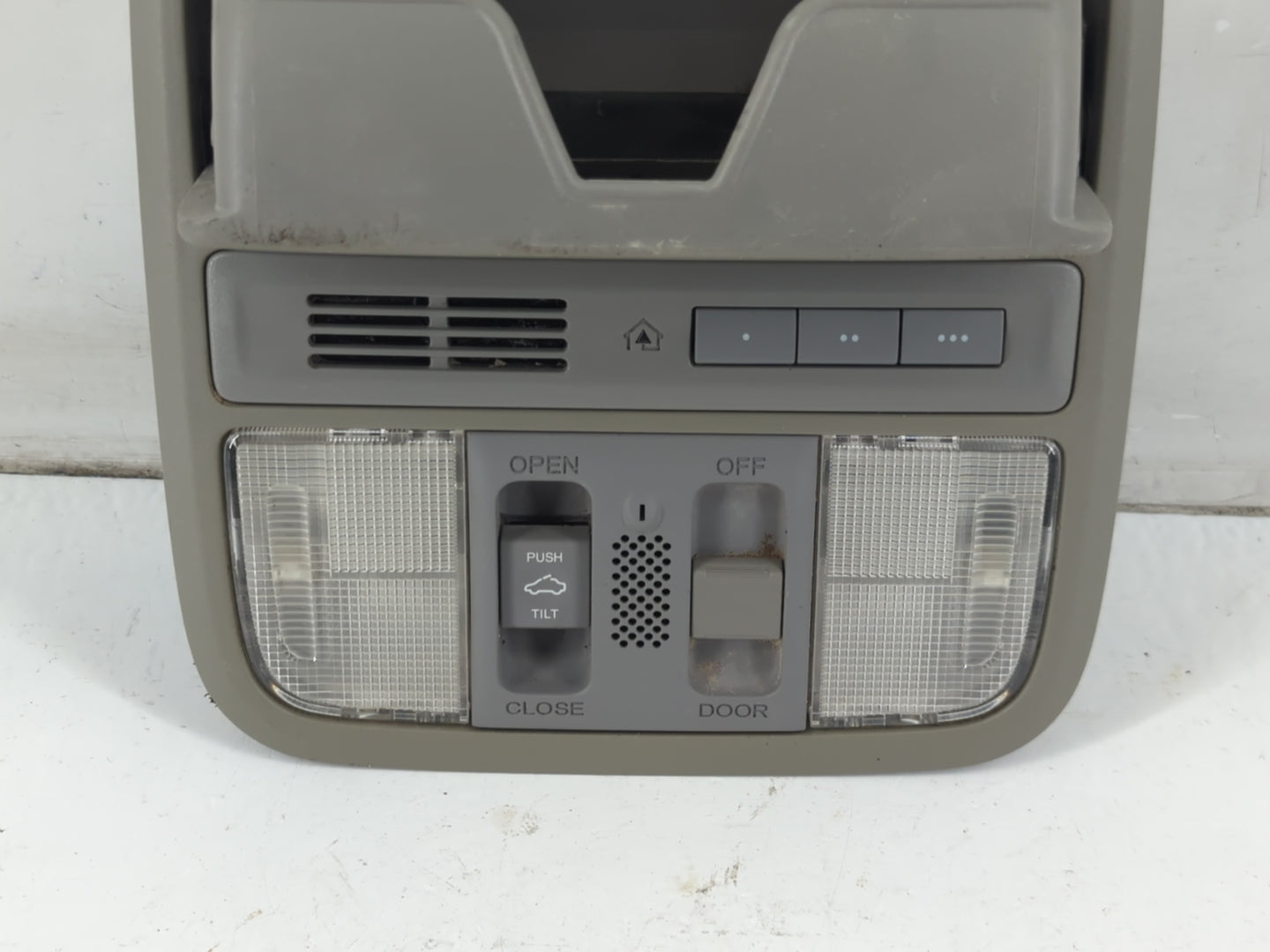 2015 Honda Accord Overhead Roof Console 1093311 - Oemusedautoparts1.com