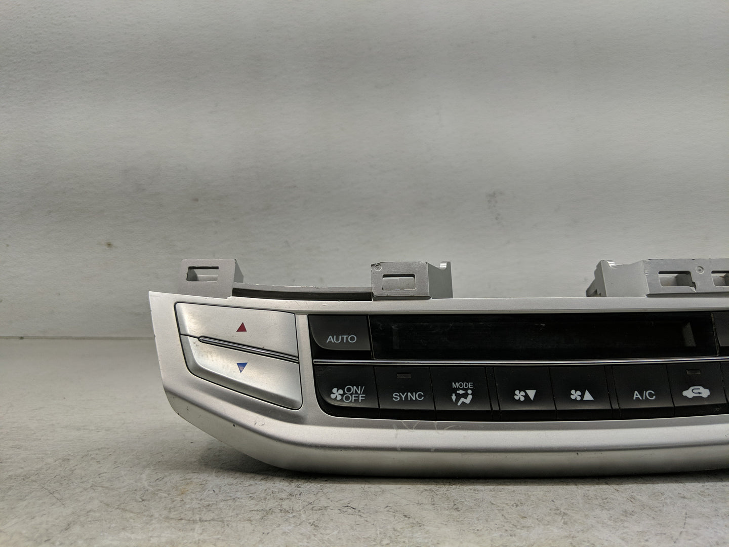 2013-2015 Honda Accord Climate Control Module Temperature AC/Heater Replacement Fits Fits 2013 2014 2015 OEM Used Auto Parts