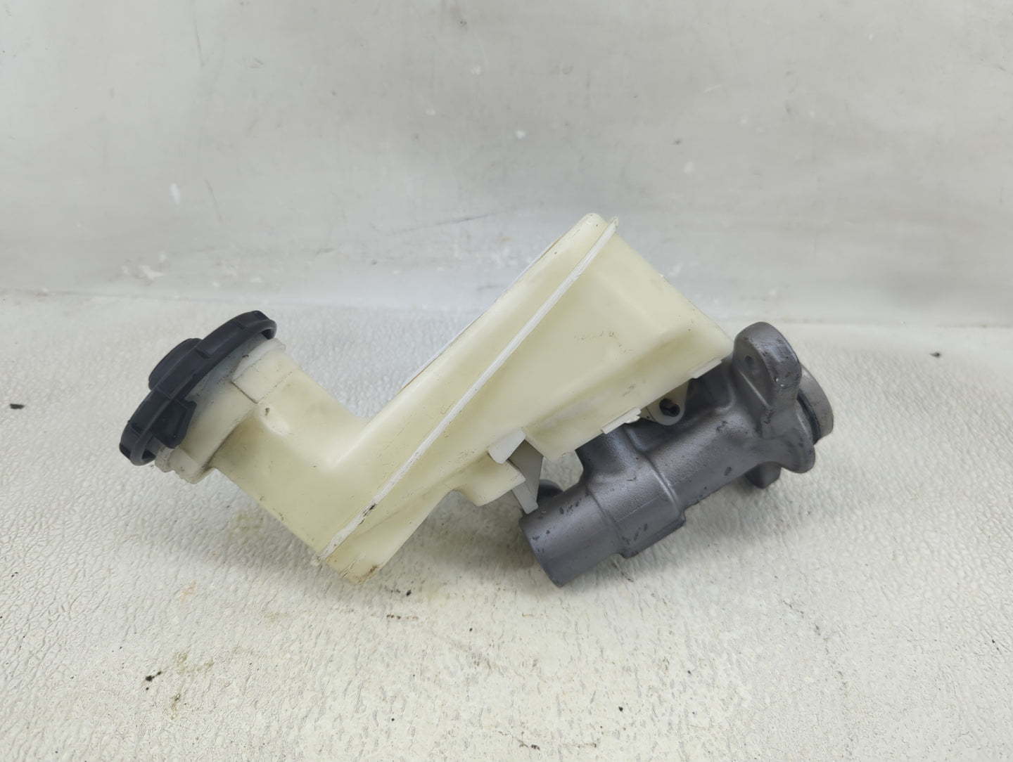 2013-2017 Honda Accord Brake Master Cylinder - Oemusedautoparts1.com