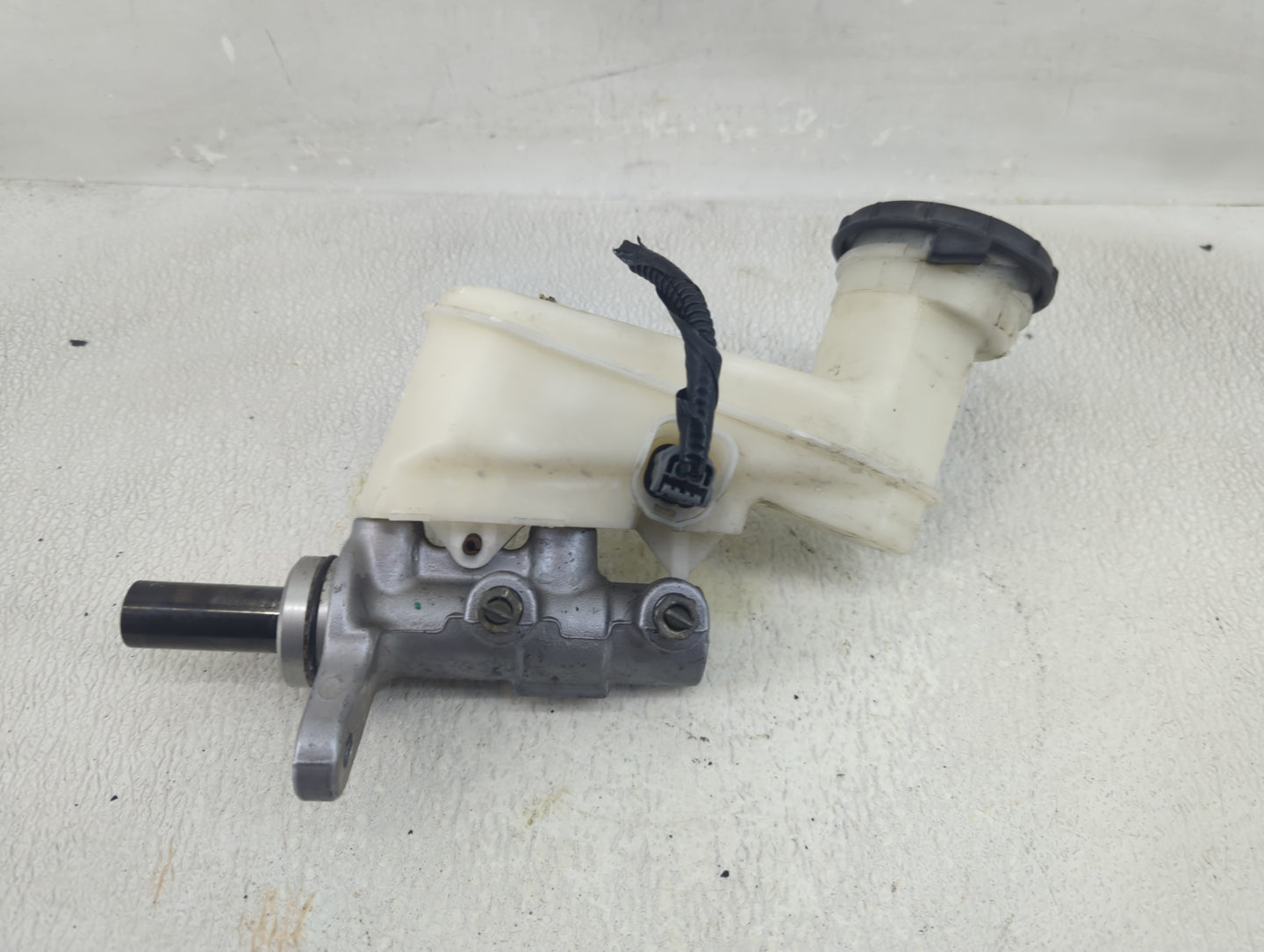 2013-2017 Honda Accord Brake Master Cylinder - Oemusedautoparts1.com