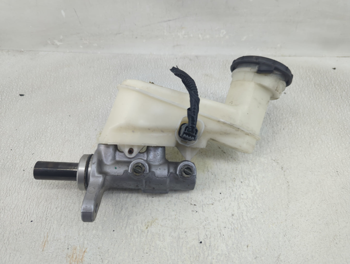 2013-2017 Honda Accord Brake Master Cylinder - Oemusedautoparts1.com