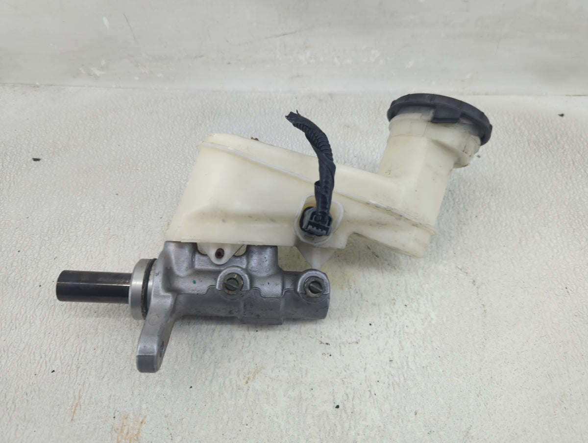 2013-2017 Honda Accord Brake Master Cylinder 1290525 - Oemusedautoparts1.com