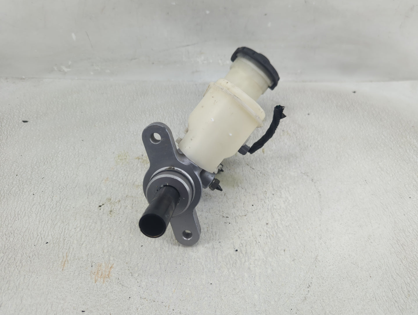 2013-2017 Honda Accord Brake Master Cylinder - Oemusedautoparts1.com
