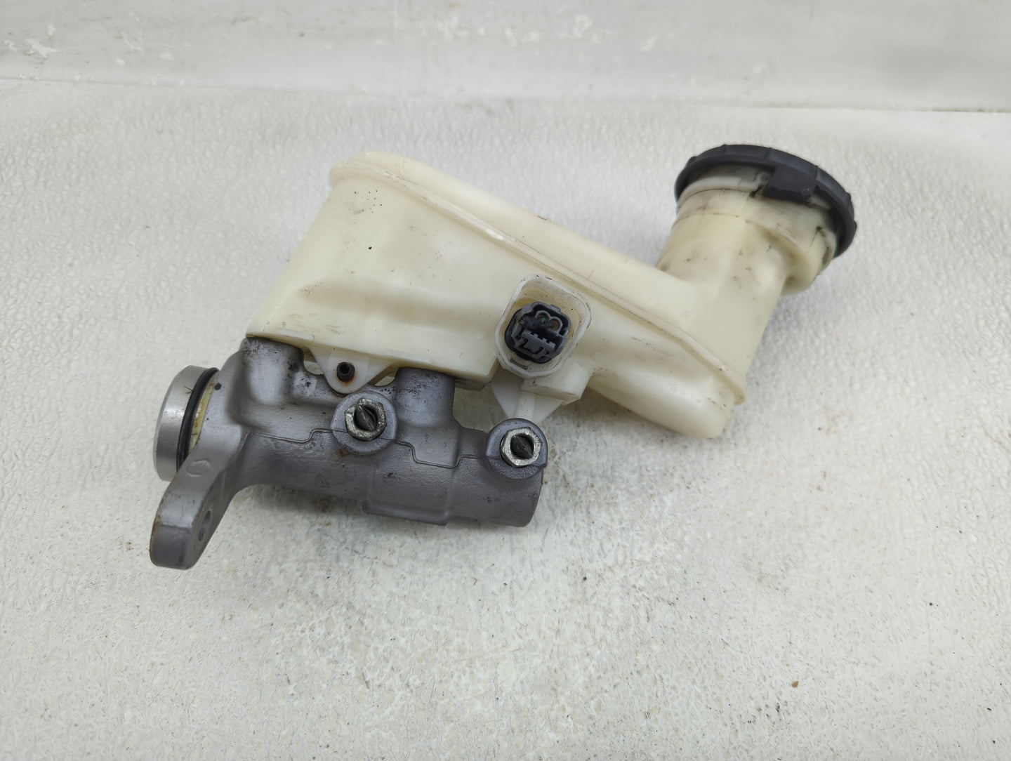 2013-2017 Honda Accord Brake Master Cylinder 1290541 - Oemusedautoparts1.com