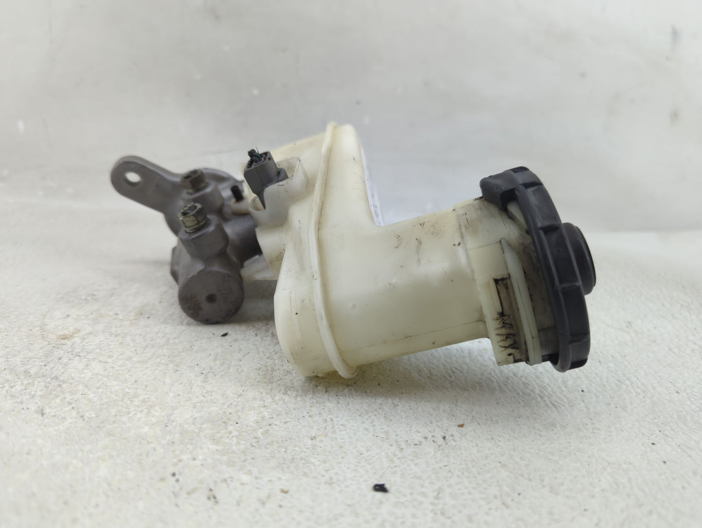 2013-2017 Honda Accord Brake Master Cylinder - Oemusedautoparts1.com