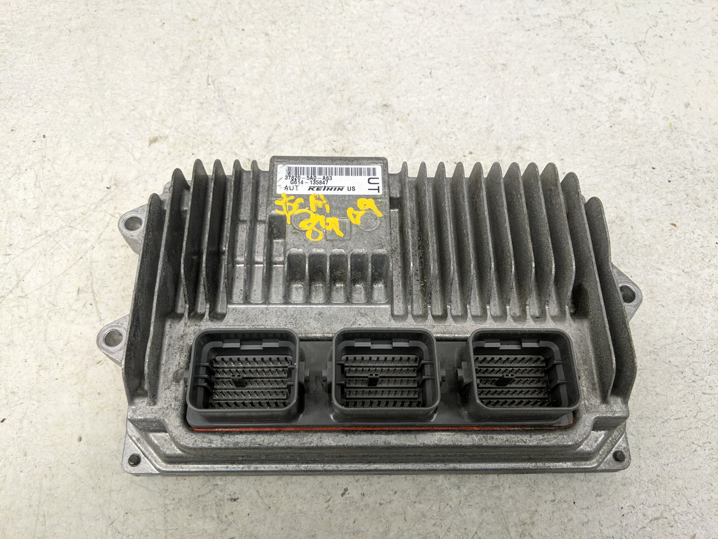 2015 Honda Accord PCM Engine Control Computer ECU ECM PCU OEM P/N:G614-135847 37820-5A0-A63 Fits OEM Used Auto Parts - Oemus
