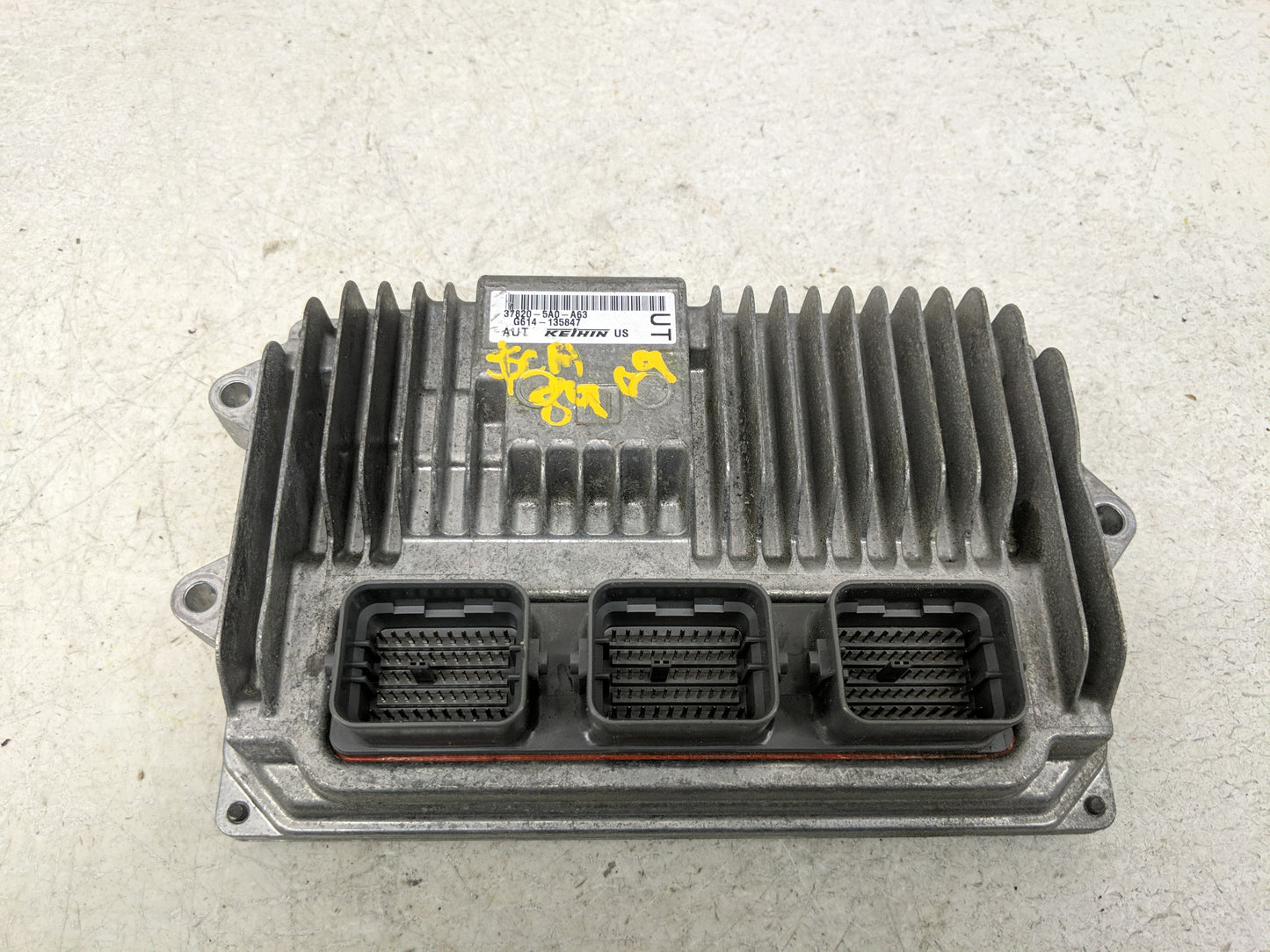 2015 Honda Accord PCM Engine Control Computer ECU ECM PCU OEM P/N:G614-135847 37820-5A0-A63 Fits OEM Used Auto Parts - Oemus