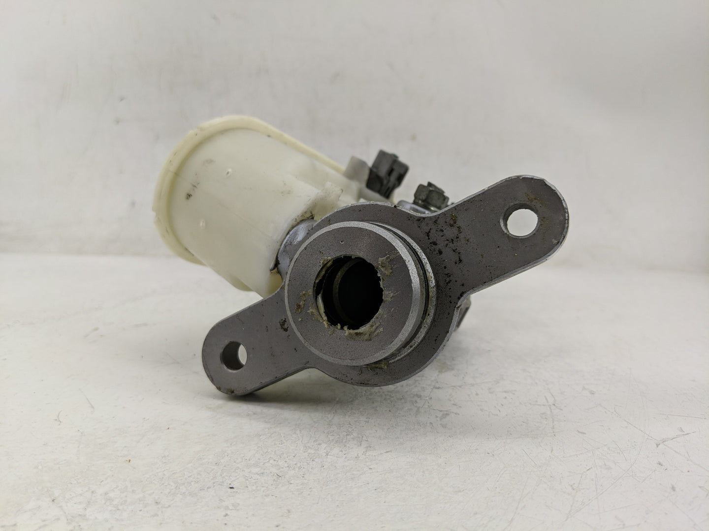 2013-2017 Honda Accord Brake Master Cylinder - Oemusedautoparts1.com