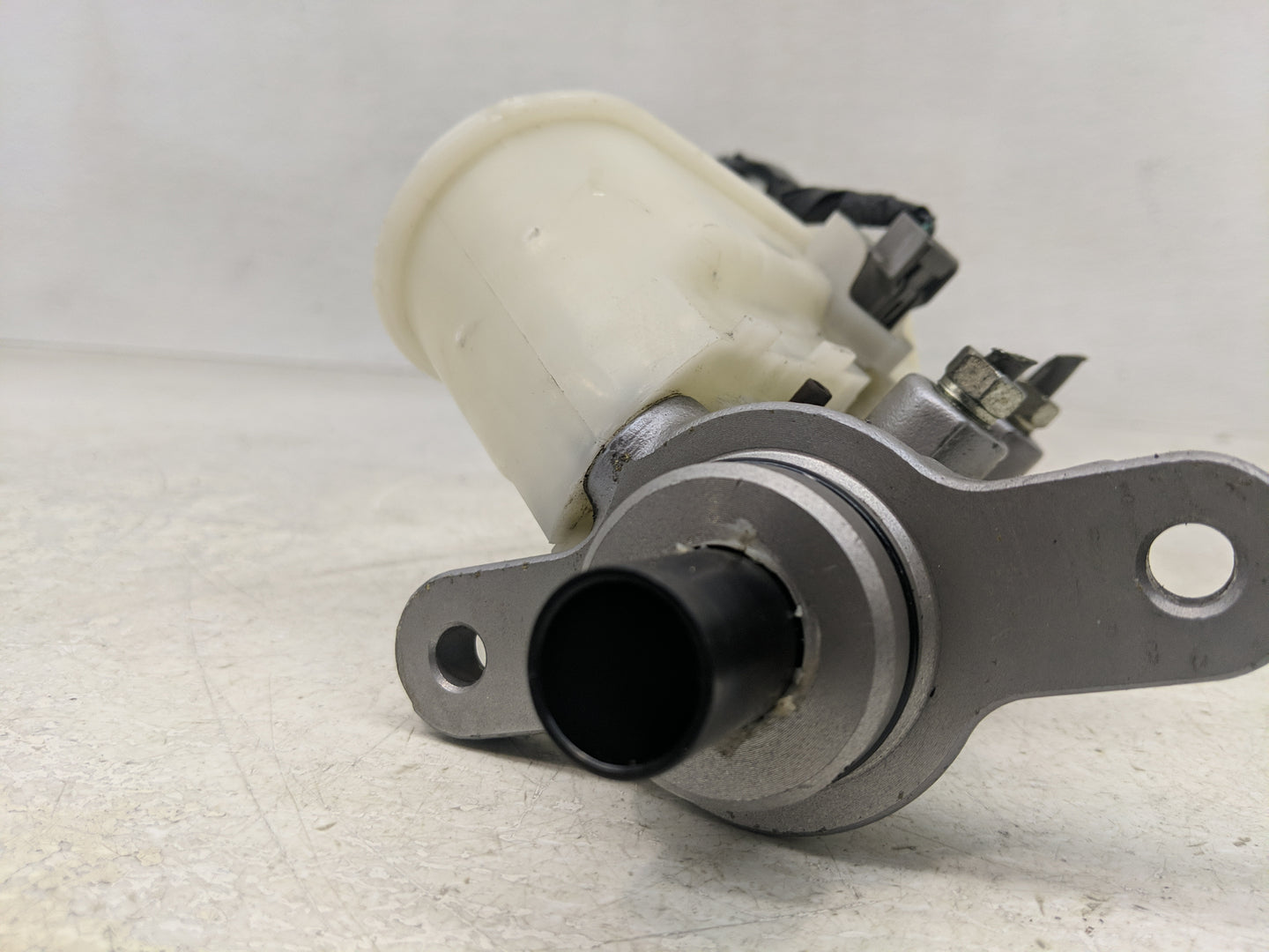 2013-2017 Honda Accord Brake Master Cylinder 1312479 - Oemusedautoparts1.com