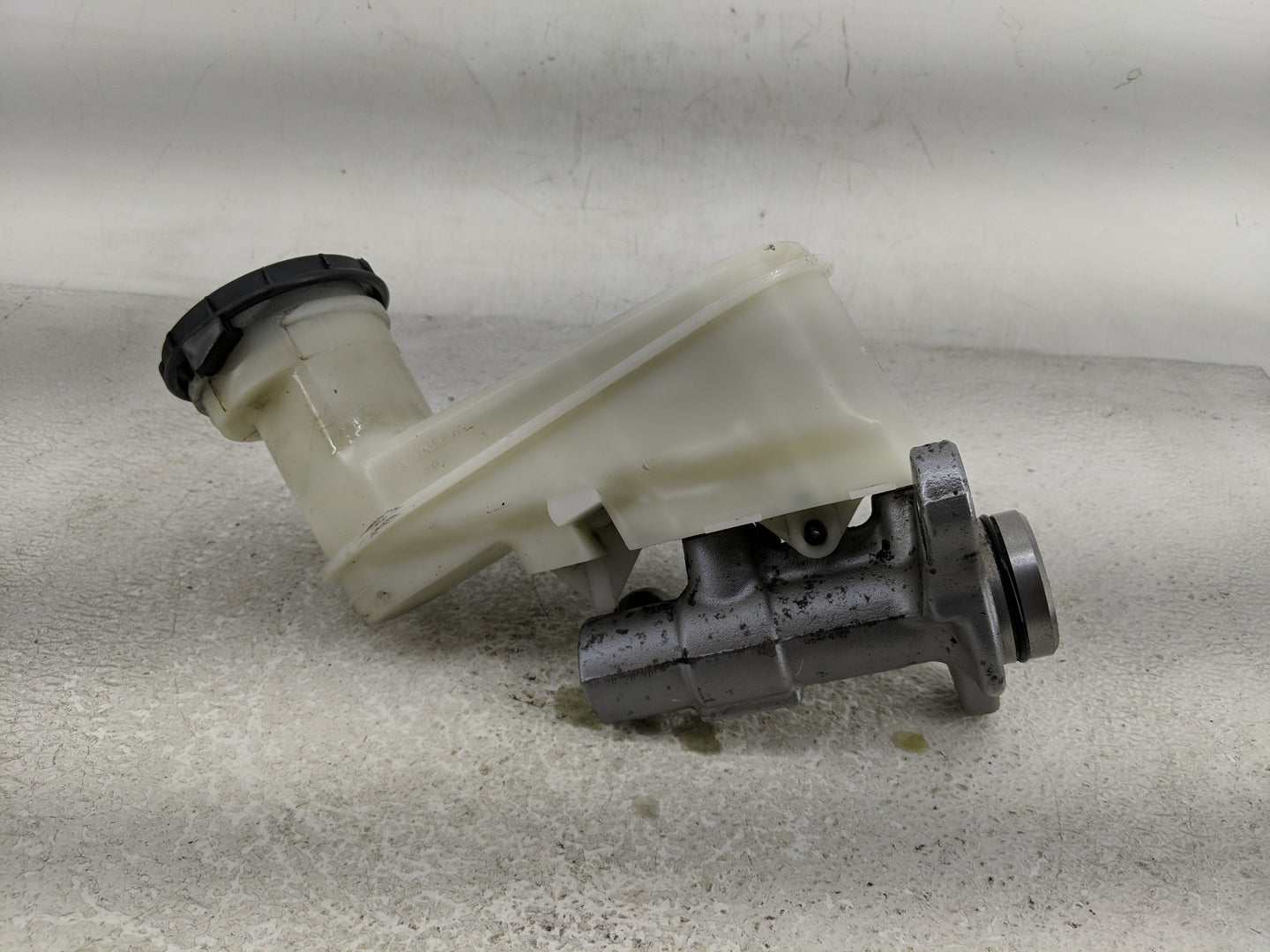 2013-2017 Honda Accord Brake Master Cylinder - Oemusedautoparts1.com