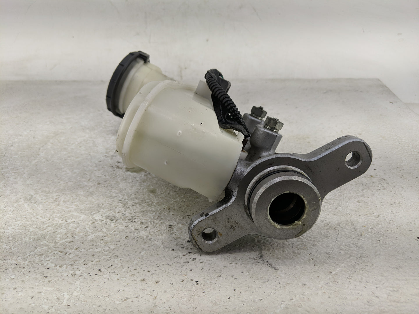 2013-2017 Honda Accord Brake Master Cylinder - Oemusedautoparts1.com