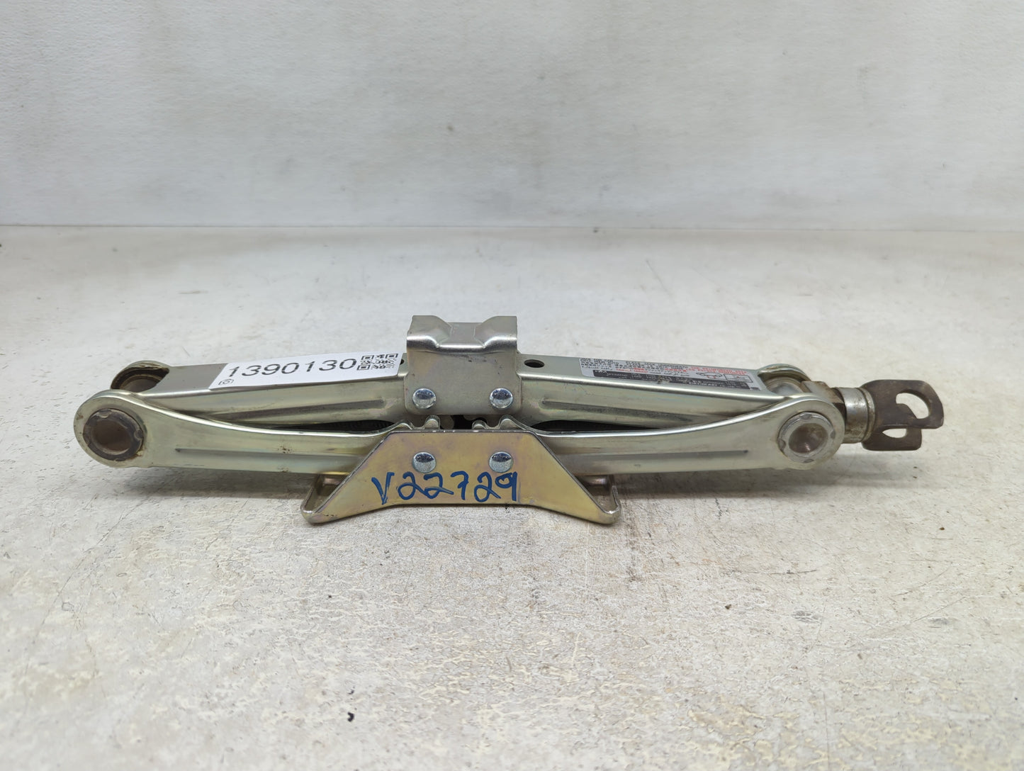 2015 Honda Accord Spare Scissor Car Jack 1390130 - Oemusedautoparts1.com