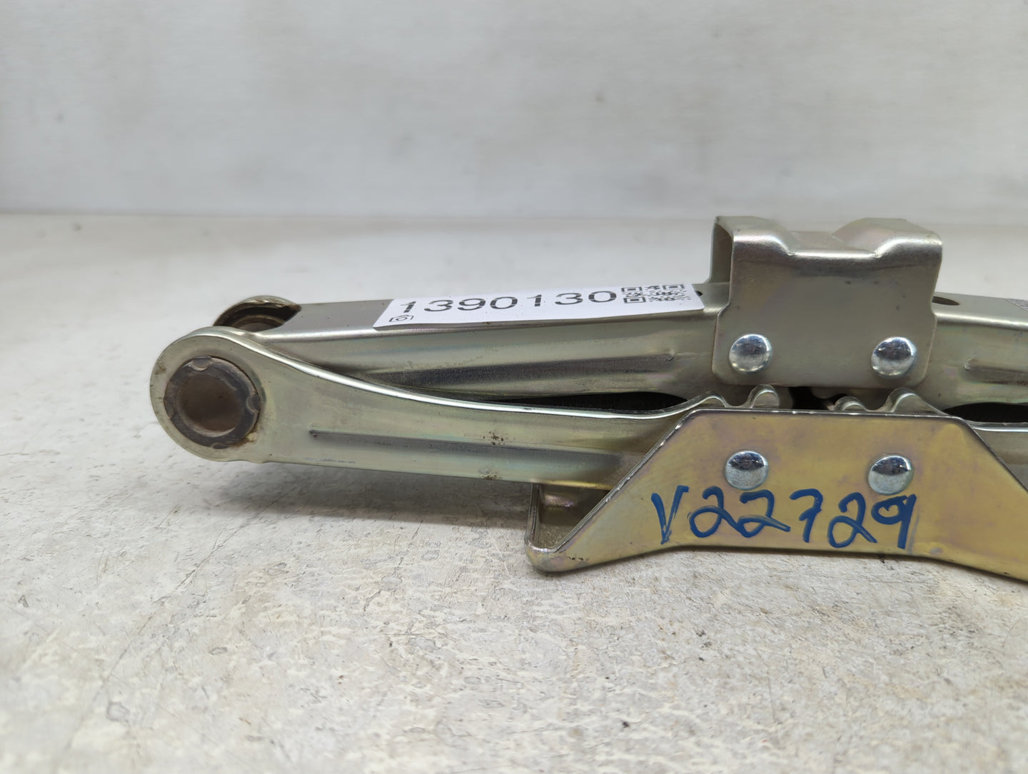 2015 Honda Accord Spare Scissor Car Jack 1390130 - Oemusedautoparts1.com