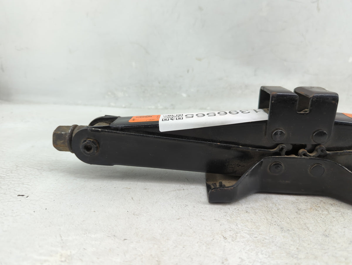 2015 Honda Accord Spare Scissor Car Jack 1396565 - Oemusedautoparts1.com