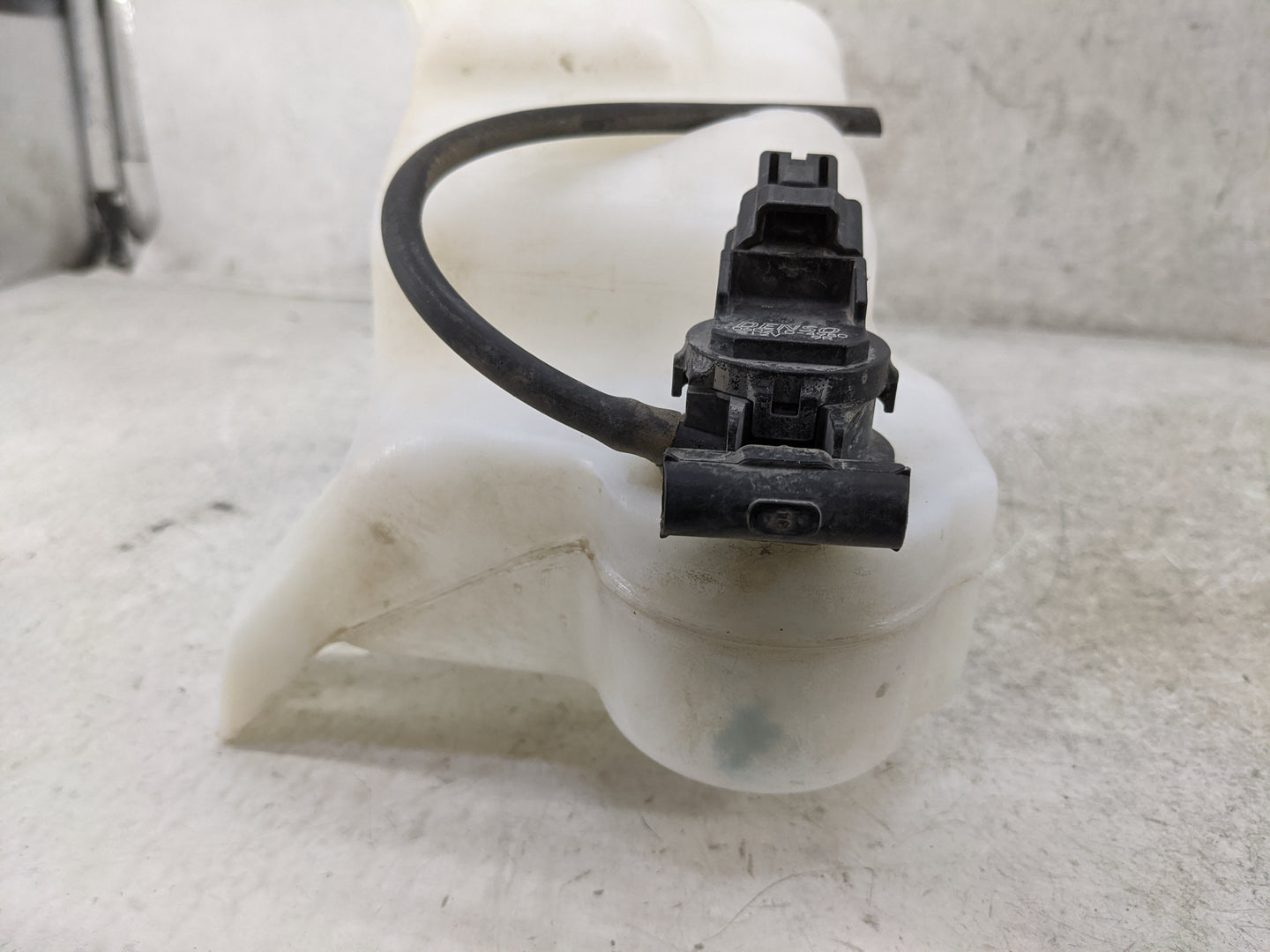 2013-2017 Honda Accord Windshield Washer Fluid Reservoir Bottle Oem 1476938 - Oemusedautoparts1.com