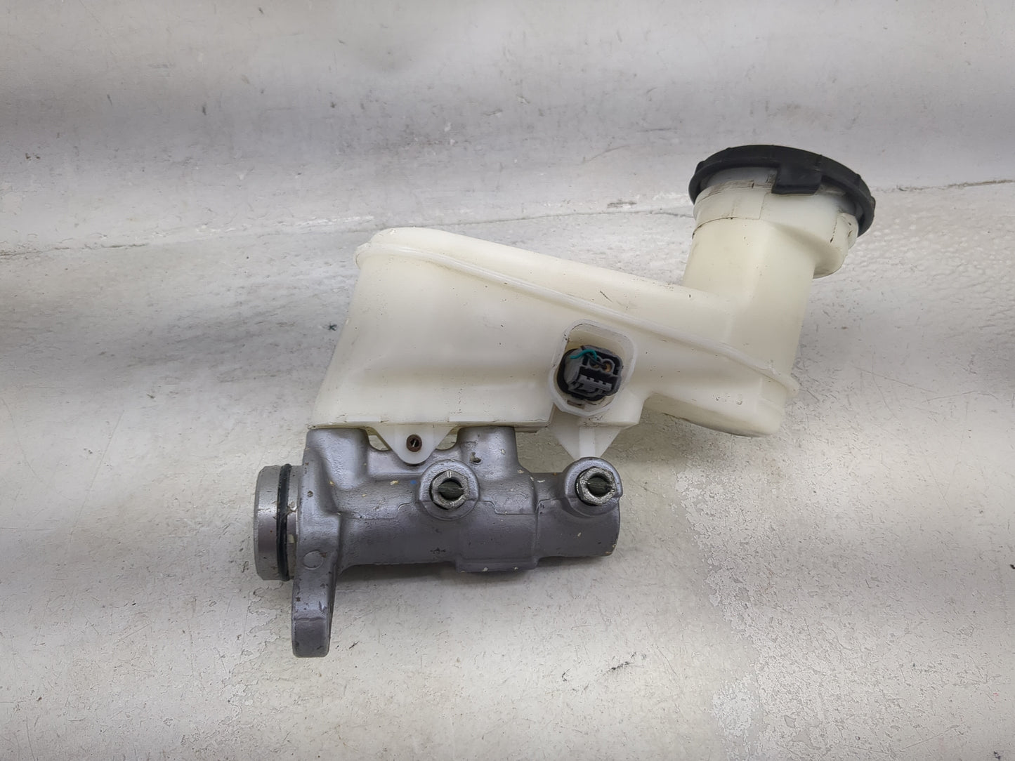 2013-2017 Honda Accord Brake Master Cylinder 1491976 - Oemusedautoparts1.com