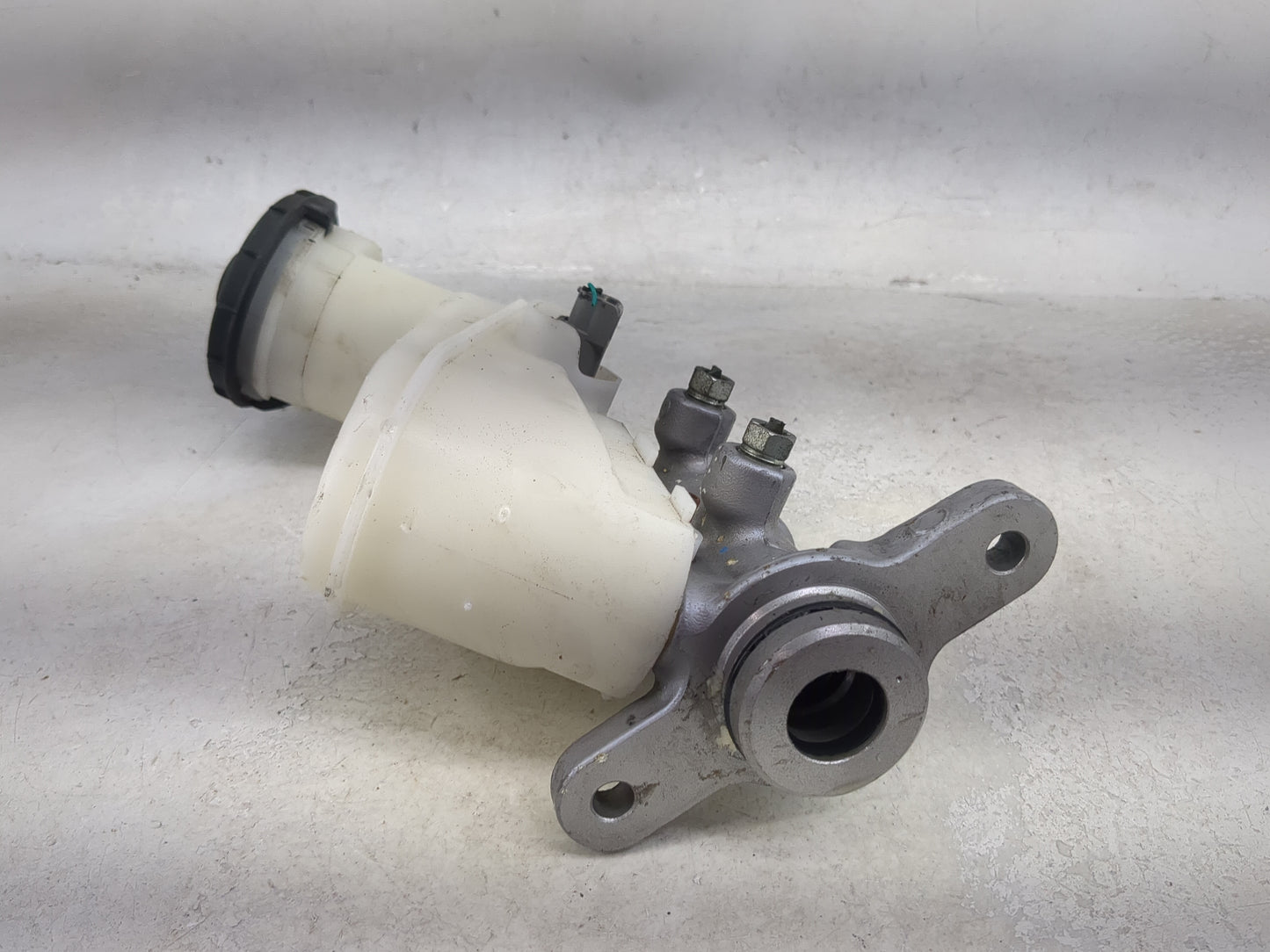 2013-2017 Honda Accord Brake Master Cylinder 1491976 - Oemusedautoparts1.com