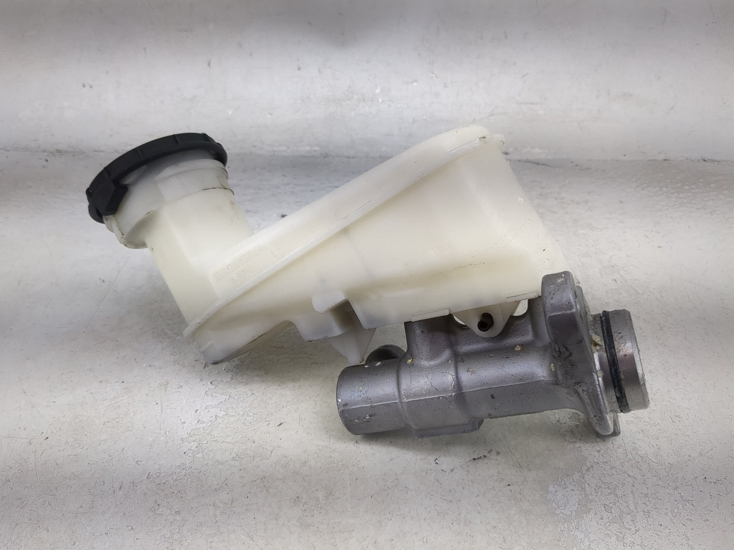 2013-2017 Honda Accord Brake Master Cylinder 1491976 - Oemusedautoparts1.com