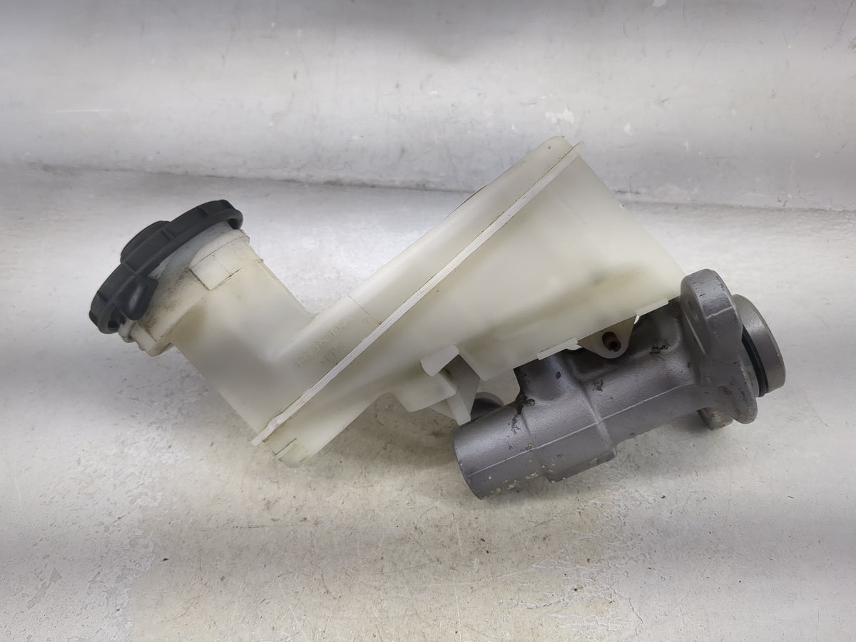 2013-2017 Honda Accord Brake Master Cylinder 1512633 - Oemusedautoparts1.com