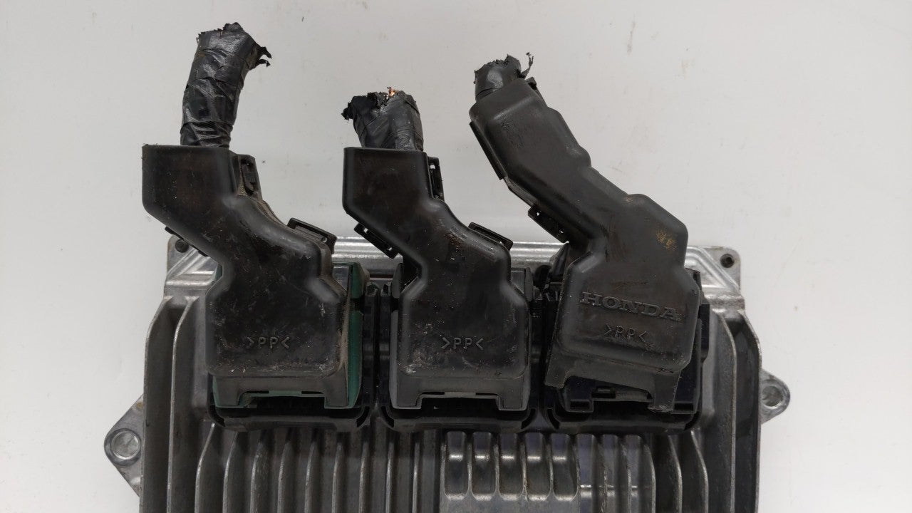 2015 Honda Accord PCM Engine Control Computer ECU ECM PCU OEM P/N:37820-5A1-L83 37820-5A0-A64 Fits OEM Used Auto Parts - Oem