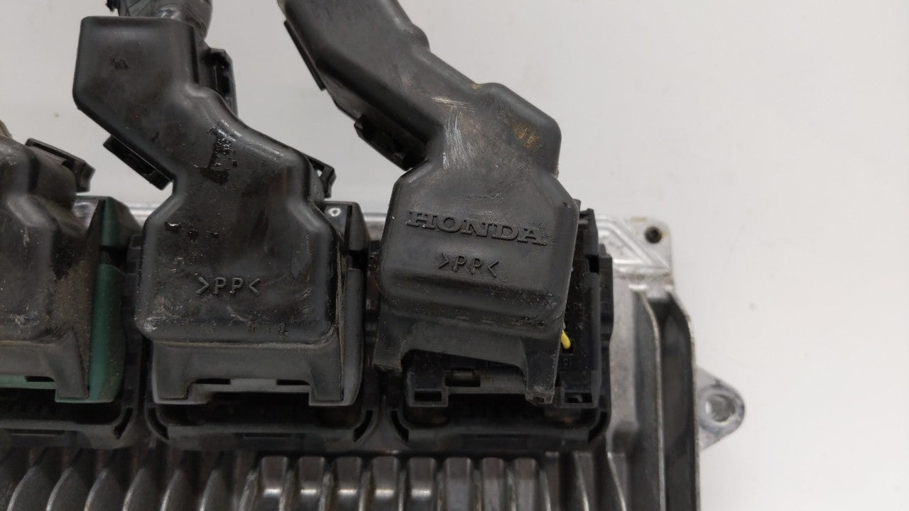 2015 Honda Accord PCM Engine Control Computer ECU ECM PCU OEM P/N:37820-5A1-L83 37820-5A0-A64 Fits OEM Used Auto Parts - Oem