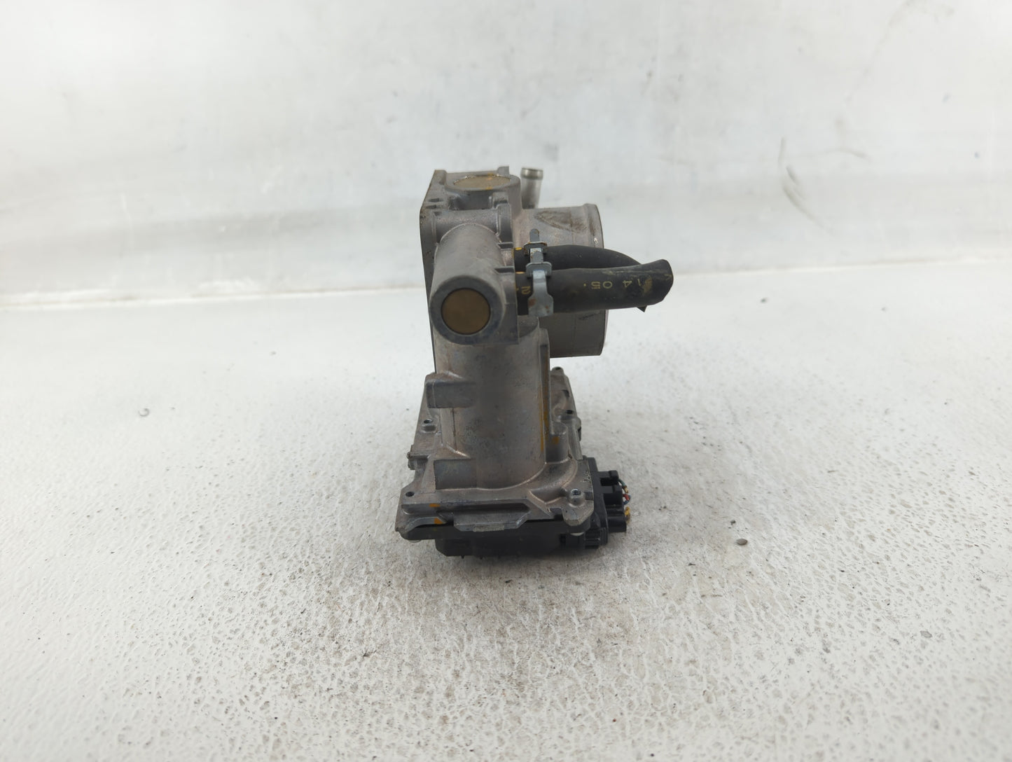 2014-2015 Honda Accord Throttle Body P/N:GMF9A 40917 Fits Fits 2014 2015 OEM Used Auto Parts - Oemusedautoparts1.com