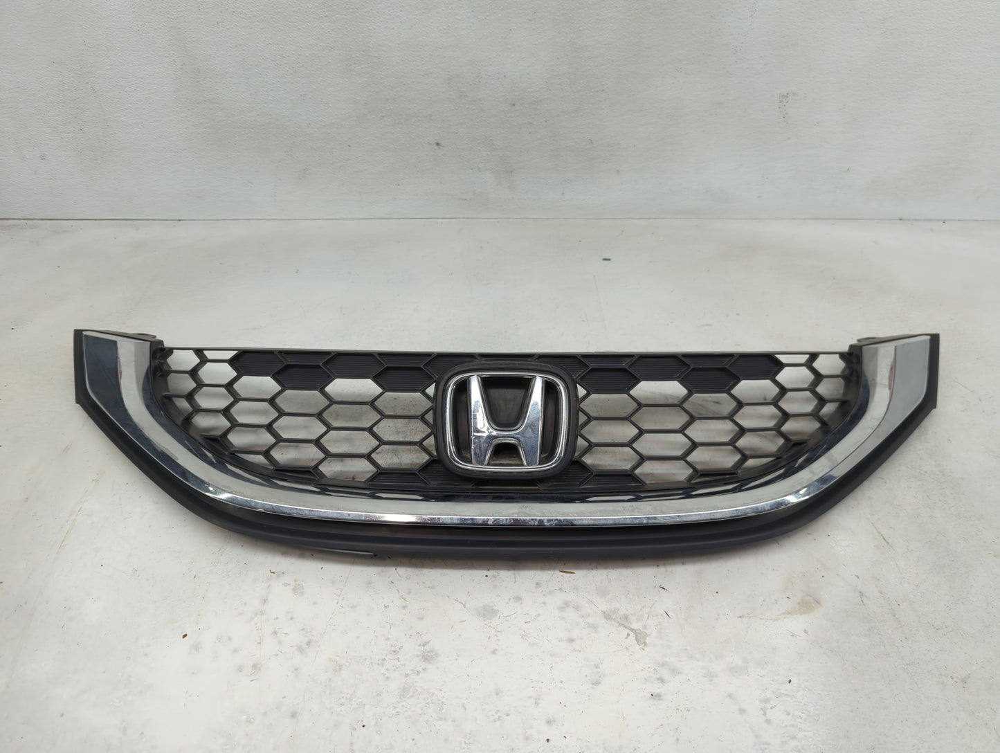 2013-2015 Honda Civic Front Grille Bumper Not Included - Oemusedautoparts1.com