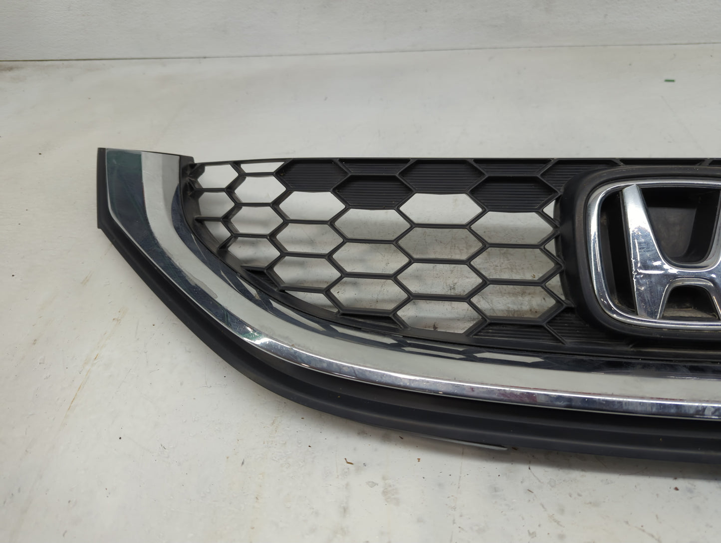 2013-2015 Honda Civic Front Grille Bumper Not Included - Oemusedautoparts1.com