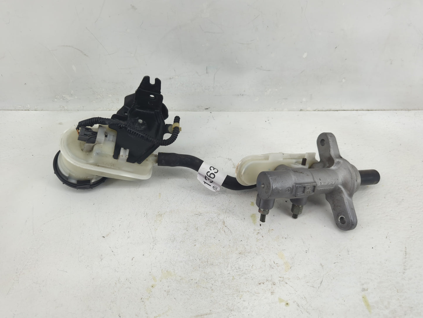 2012-2015 Honda Civic Brake Master Cylinder - Oemusedautoparts1.com