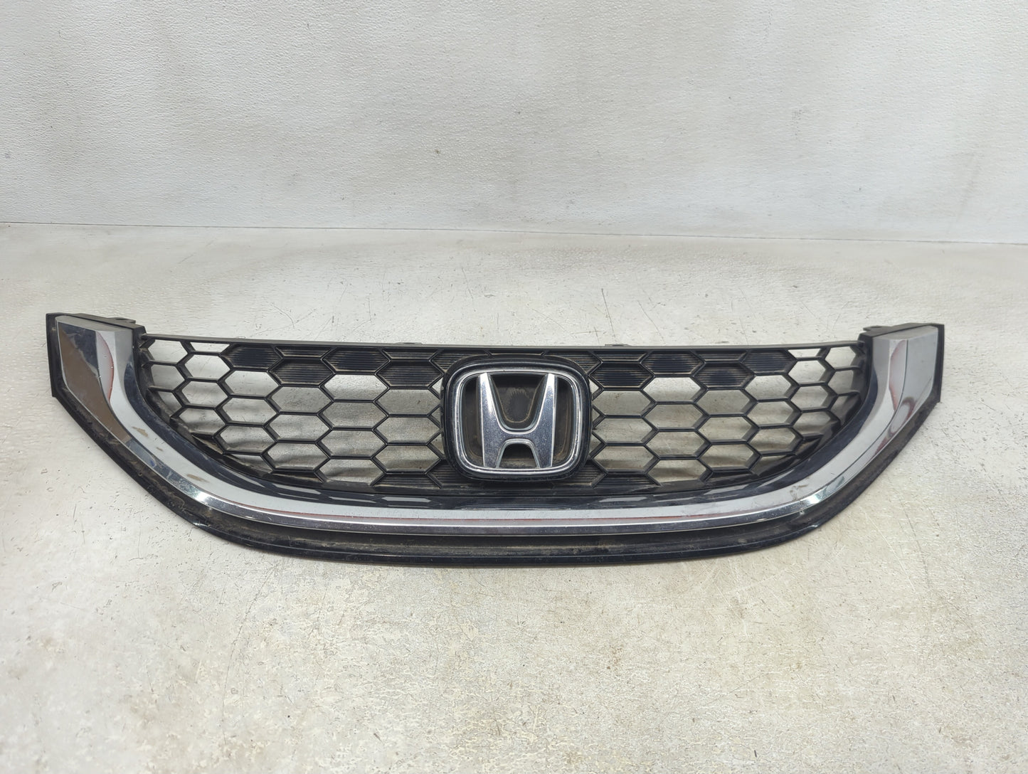 2013-2015 Honda Civic Front Grille Bumper Not Included - Oemusedautoparts1.com