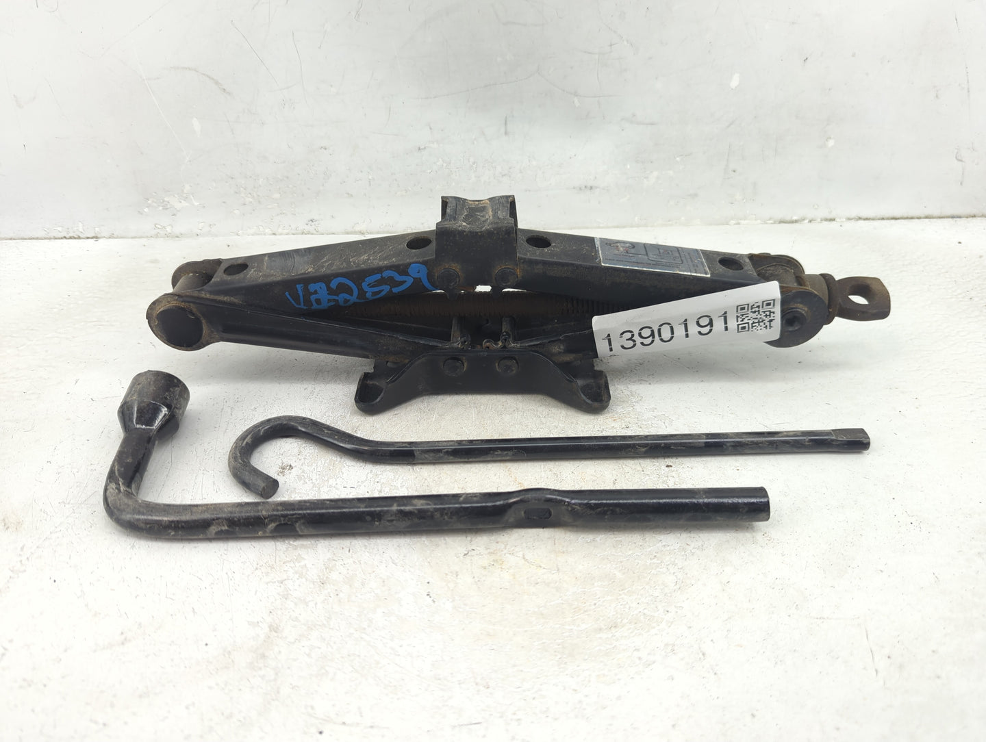 2015 Honda Civic Spare Scissor Car Jack 1390191 - Oemusedautoparts1.com