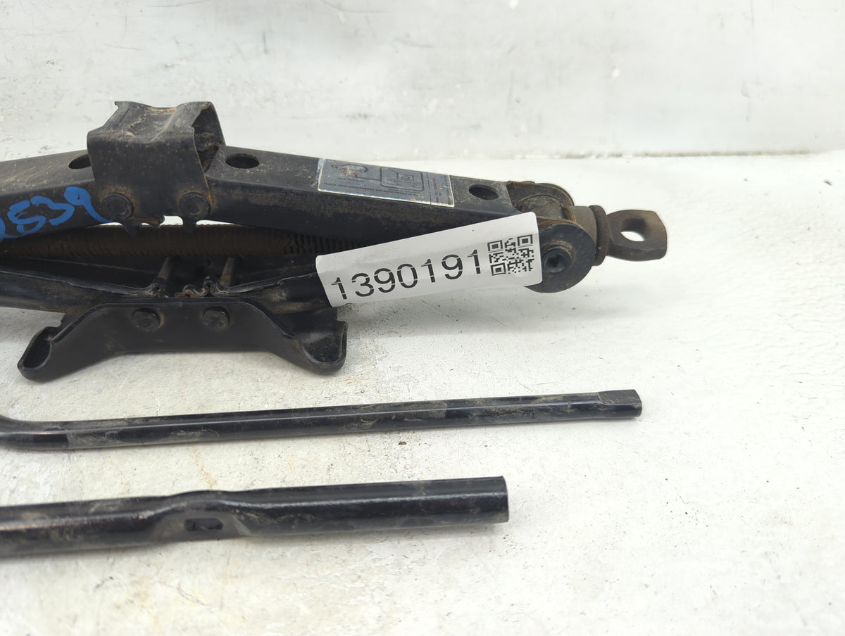 2015 Honda Civic Spare Scissor Car Jack 1390191 - Oemusedautoparts1.com