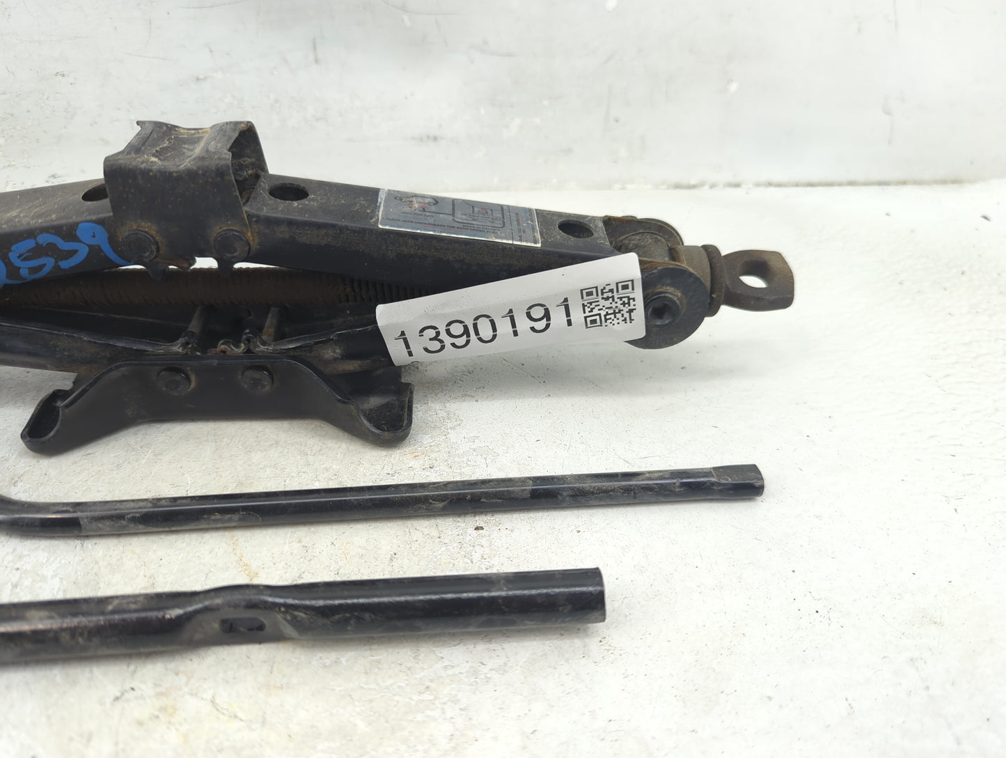 2015 Honda Civic Spare Scissor Car Jack 1390191 - Oemusedautoparts1.com