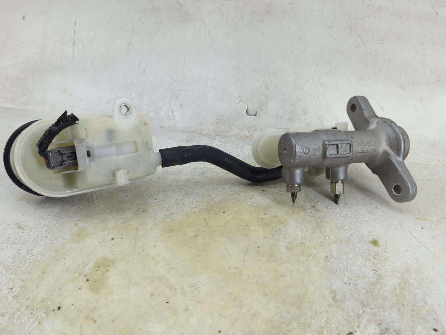 2013-2015 Honda Civic Brake Master Cylinder 1490574 - Oemusedautoparts1.com