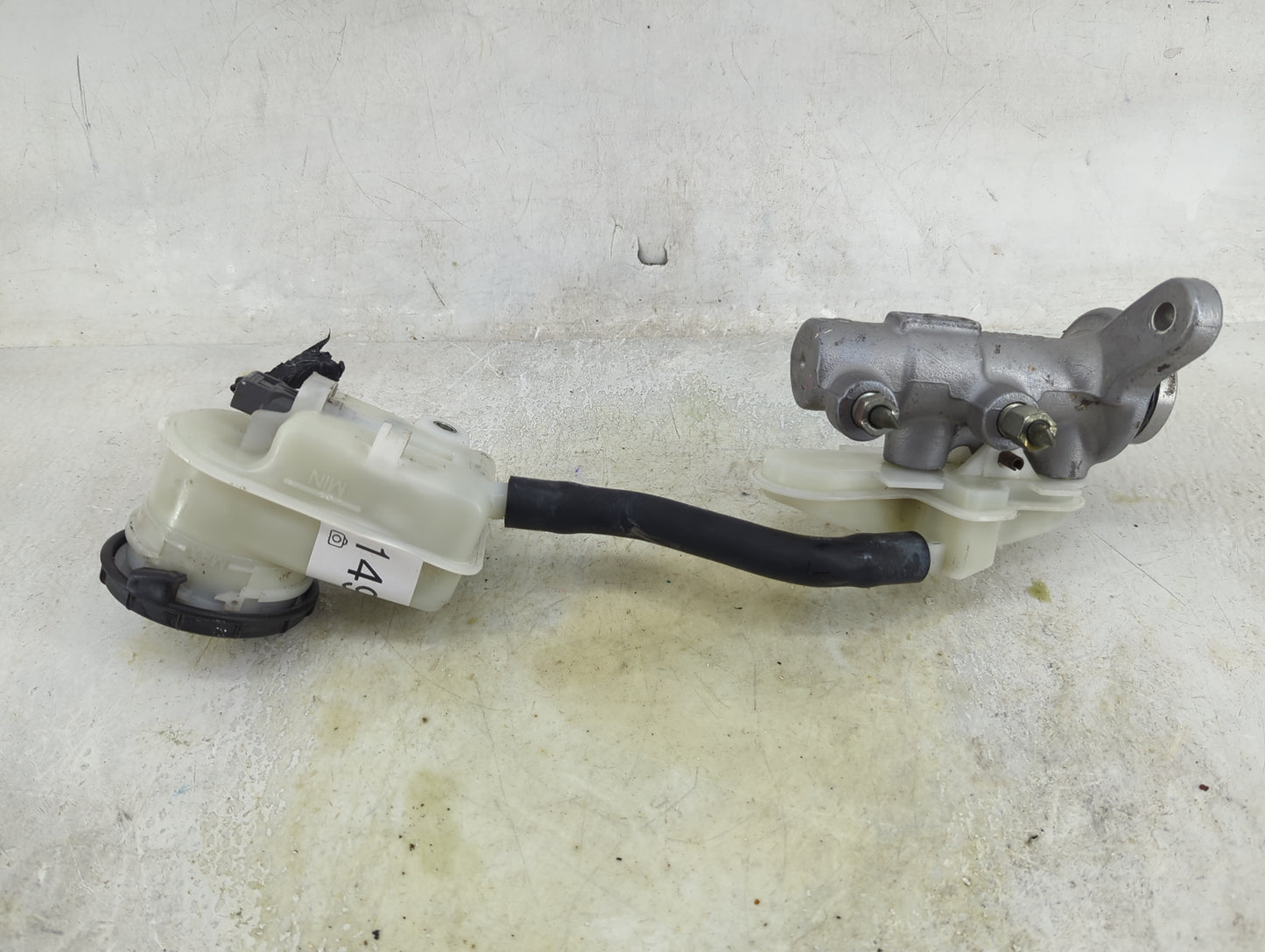 2013-2015 Honda Civic Brake Master Cylinder 1490574 - Oemusedautoparts1.com