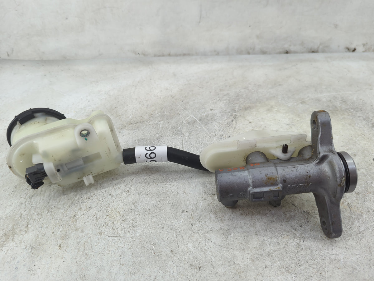 2013-2015 Honda Civic Brake Master Cylinder 1515668 - Oemusedautoparts1.com