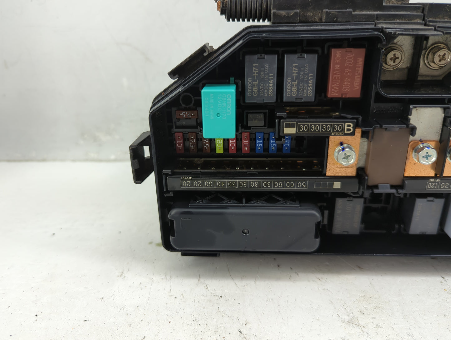 2015-2016 Honda Cr-V Fusebox Fuse Box Panel Relay Module P/N:T1W A010 Fits Fits 2015 2016 OEM Used Auto Parts - Oemusedautop