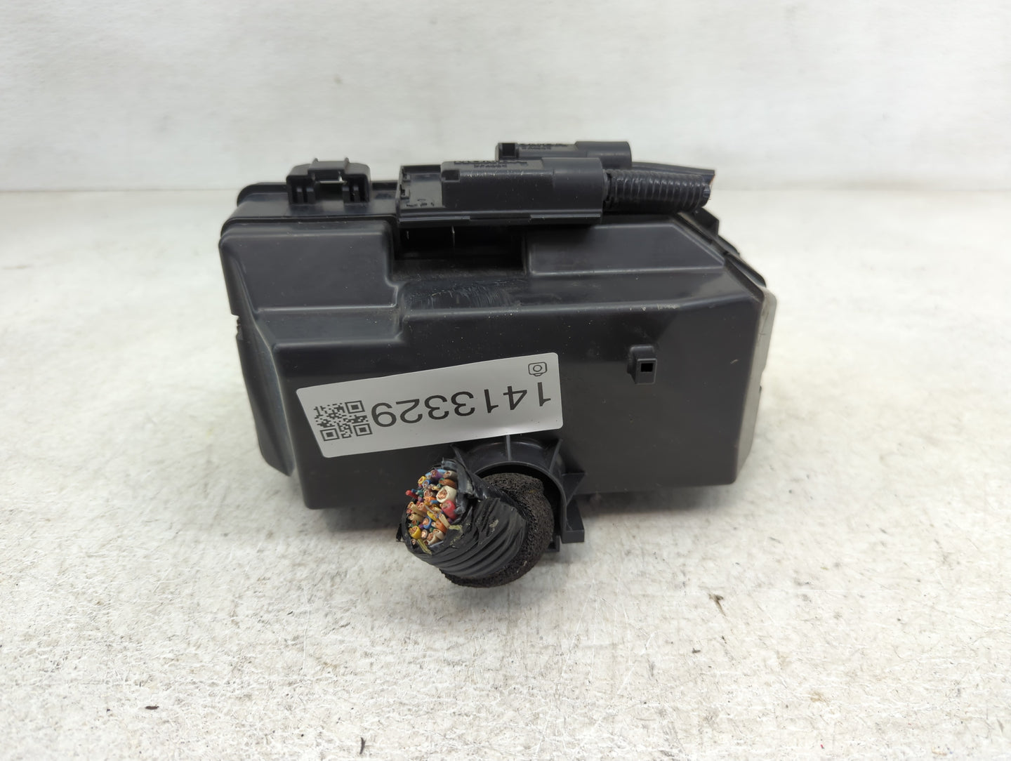 2015-2016 Honda Cr-V Fusebox Fuse Box Panel Relay Module Fits Fits 2015 2016 OEM Used Auto Parts - Oemusedautoparts1.com