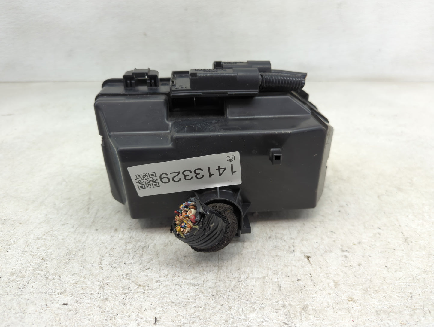 2015-2016 Honda Cr-V Fusebox Fuse Box Panel Relay Module Fits Fits 2015 2016 OEM Used Auto Parts - Oemusedautoparts1.com