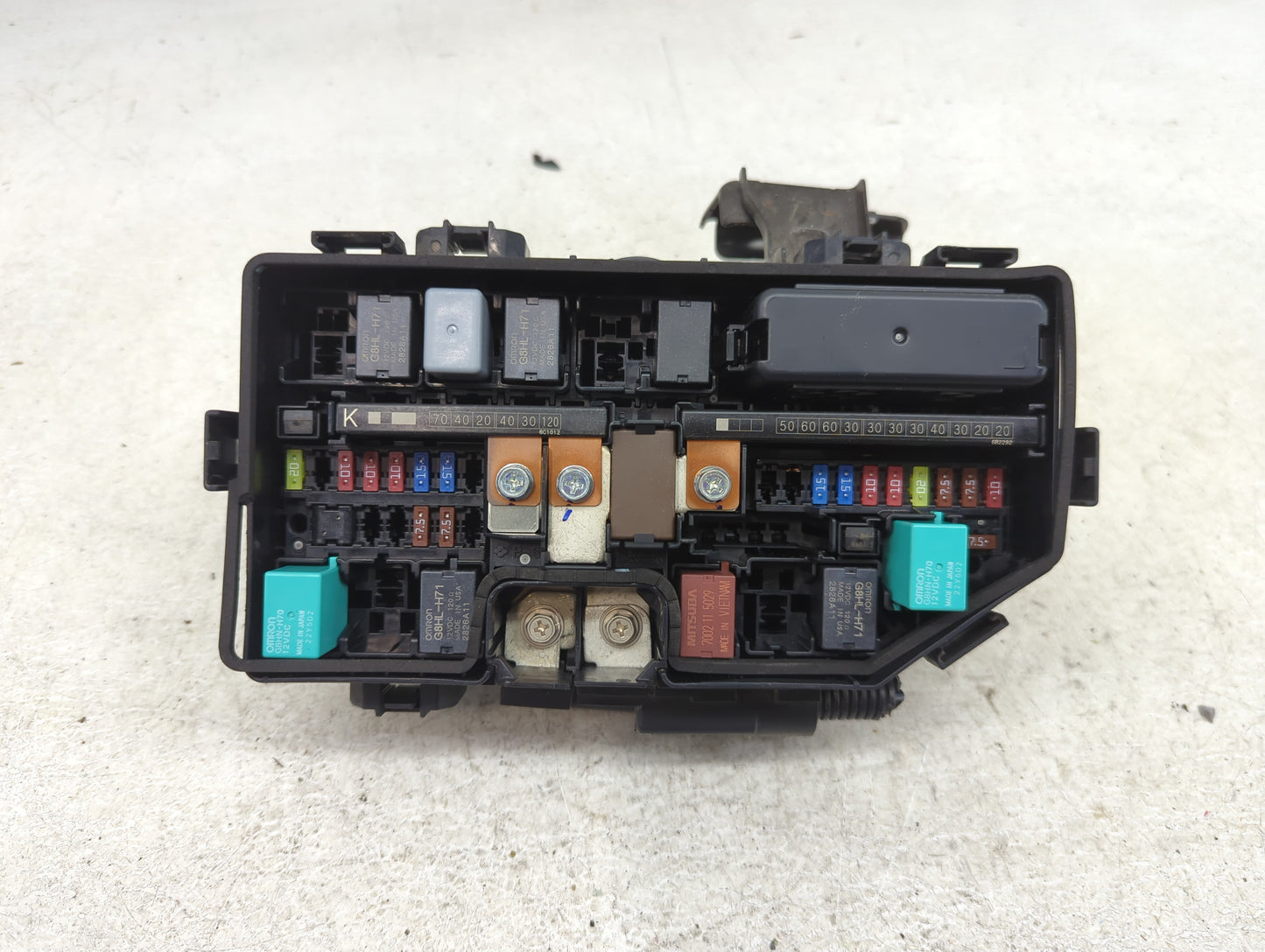 2015-2016 Honda Cr-V Fusebox Fuse Box Panel Relay Module P/N:T1W A010 Fits Fits 2015 2016 OEM Used Auto Parts - Oemusedautop