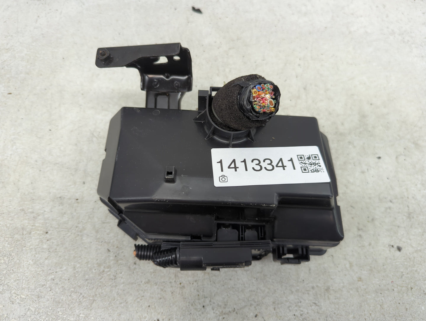 2015-2016 Honda Cr-V Fusebox Fuse Box Panel Relay Module P/N:T1W A010 Fits Fits 2015 2016 OEM Used Auto Parts - Oemusedautop