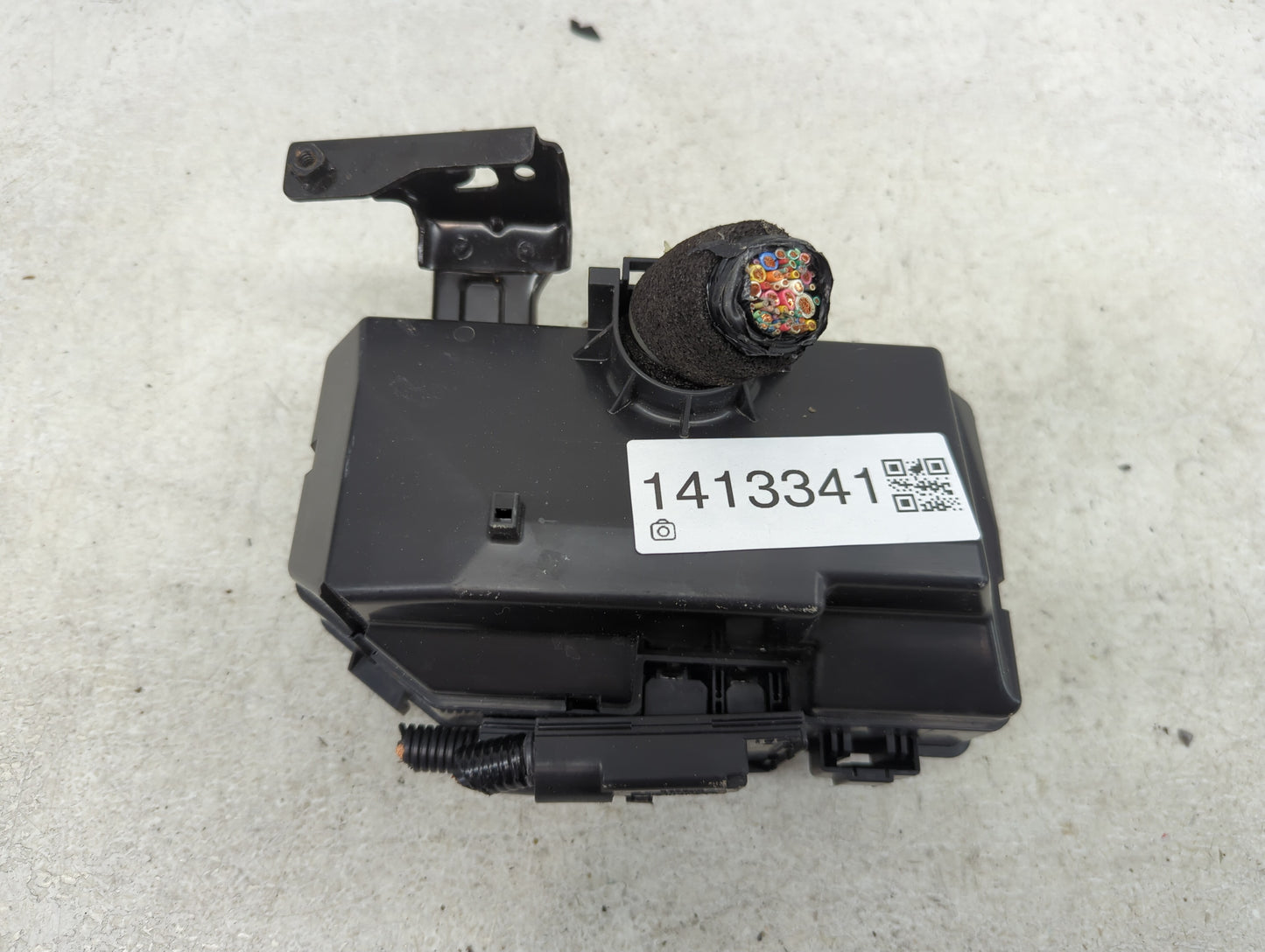 2015-2016 Honda Cr-V Fusebox Fuse Box Panel Relay Module P/N:T1W A010 Fits Fits 2015 2016 OEM Used Auto Parts - Oemusedautop